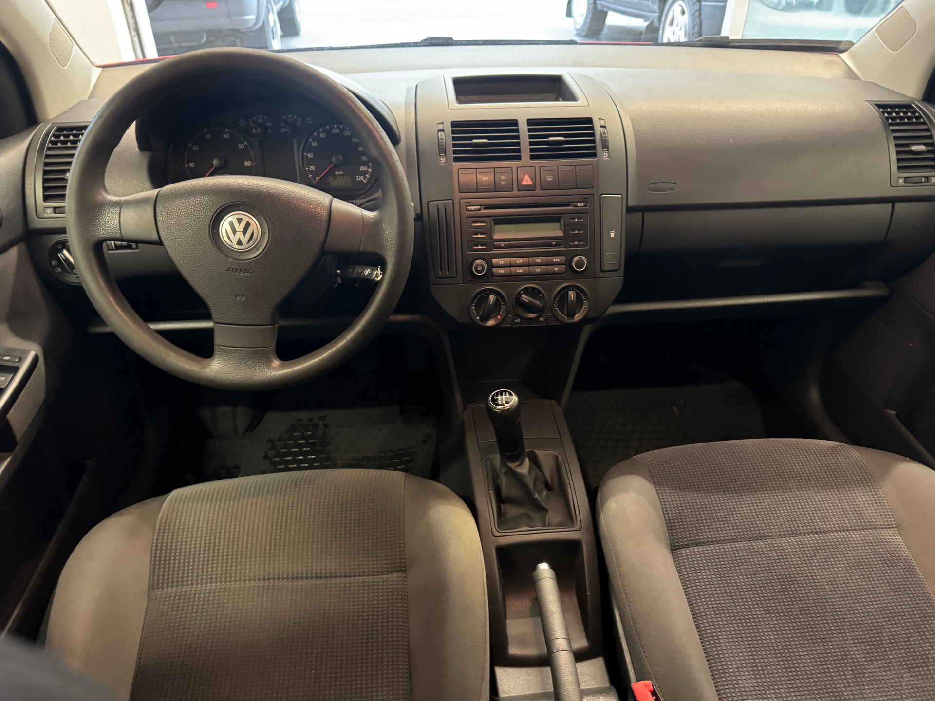 VW Polo 1.4 16V Young&Fresh-image-8