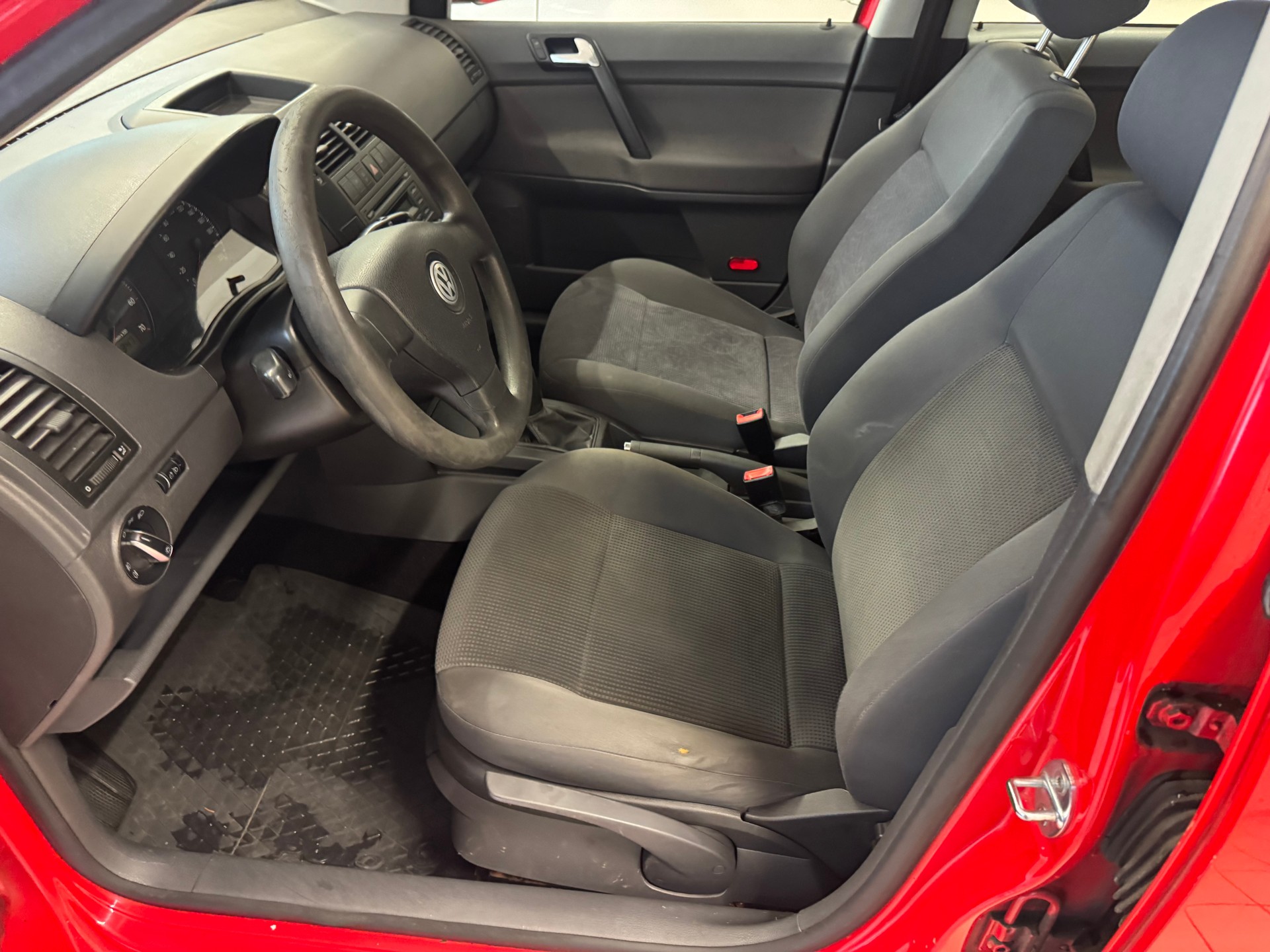 VW Polo 1.4 16V Young&Fresh-image-9
