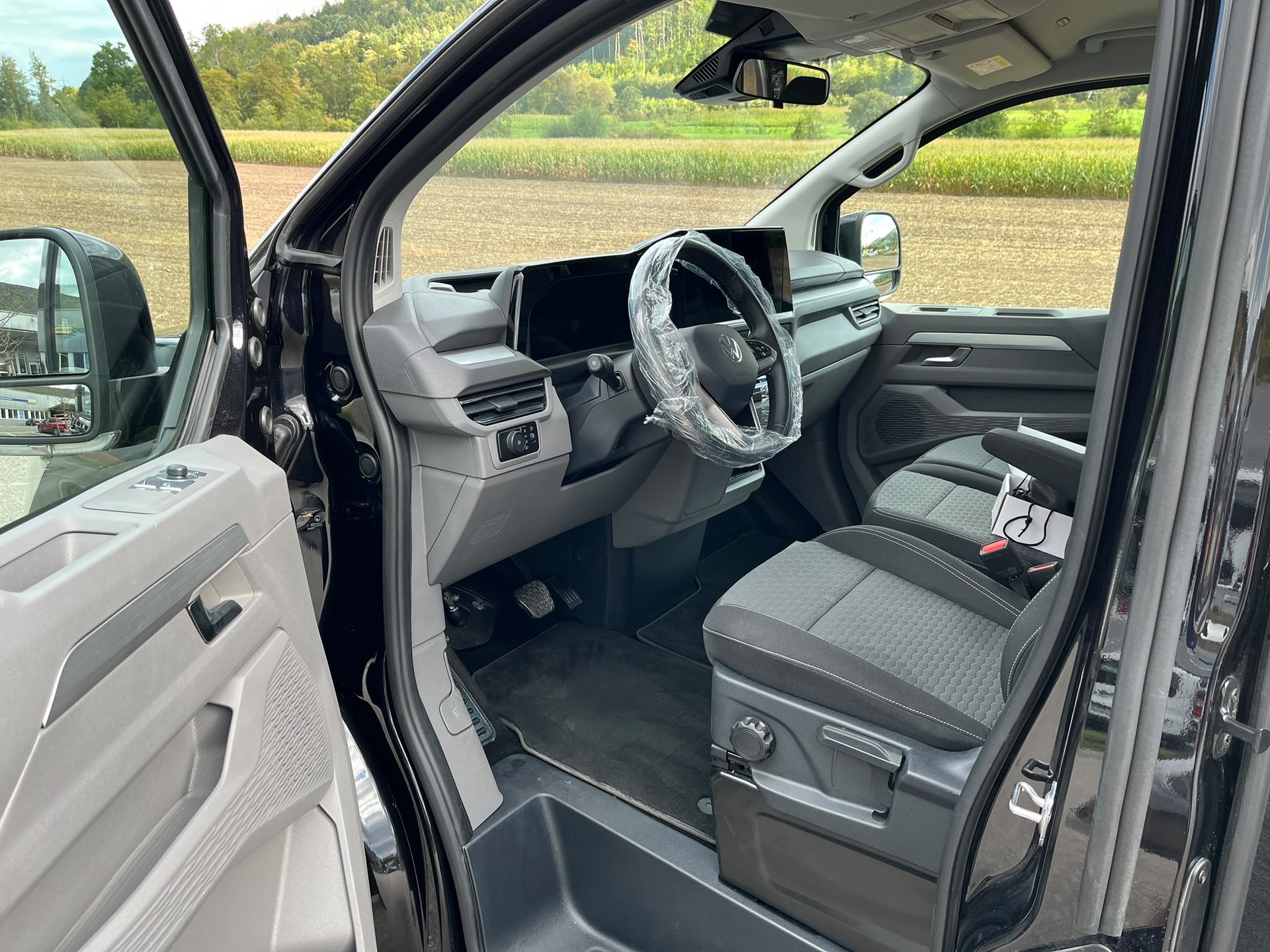 VW 4X4 "LANG CARAVELLE" 9 PLÄTZER. 2.0 TDI LWB 4 MOTION AUTOMAT. CH WAGEN 5 TÜRIG.-showroom-element-3