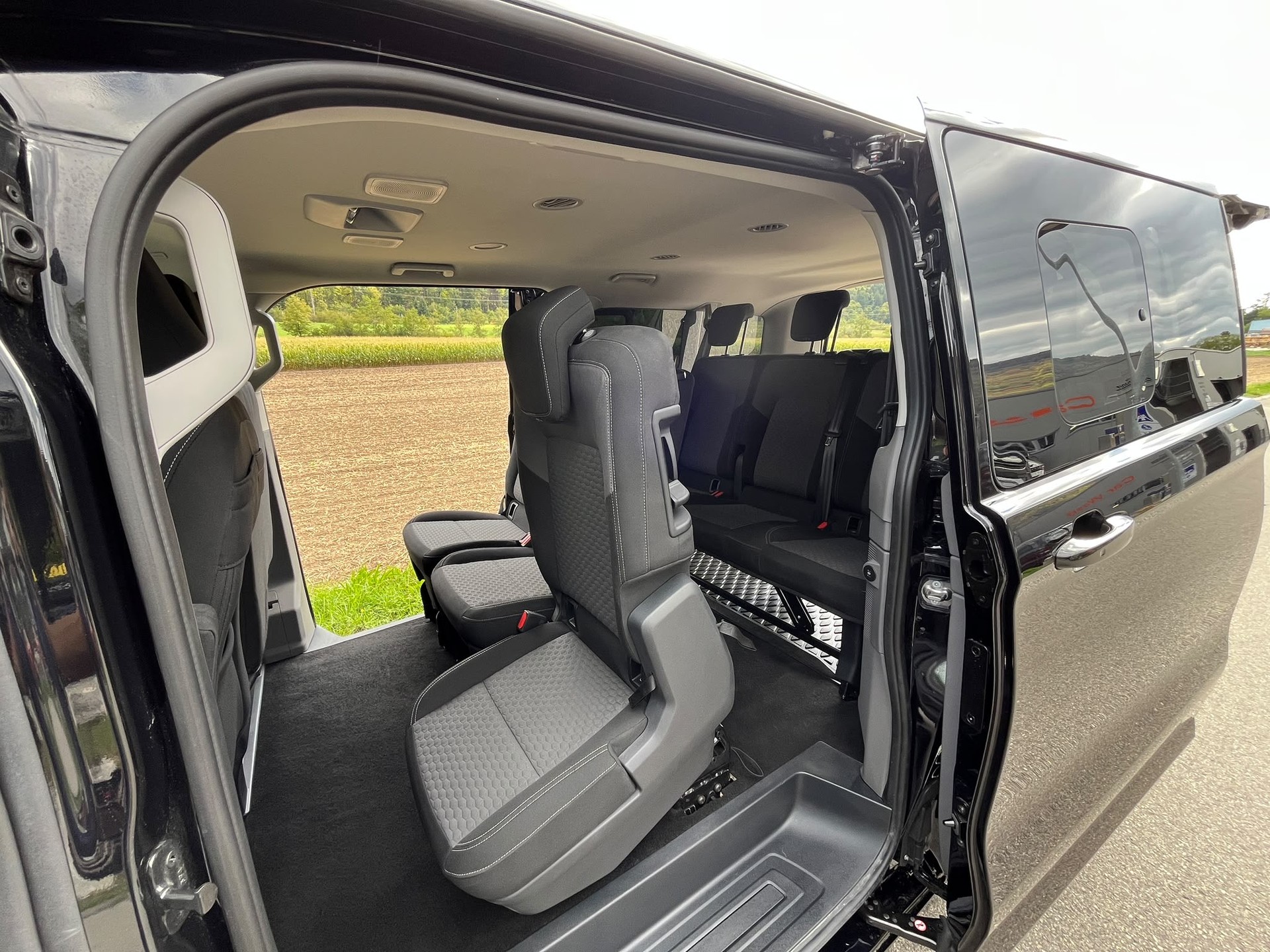 VW 4X4 "LANG CARAVELLE" 9 PLÄTZER. 2.0 TDI LWB 4 MOTION AUTOMAT. CH WAGEN 5 TÜRIG.-image-18