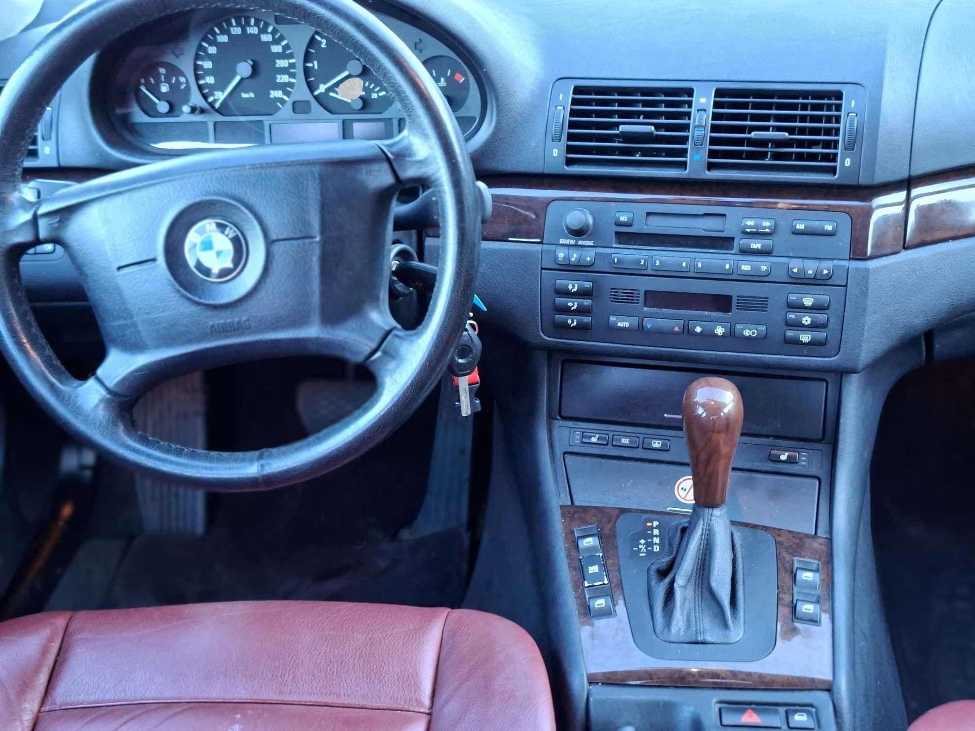 BMW 325xi-image-11