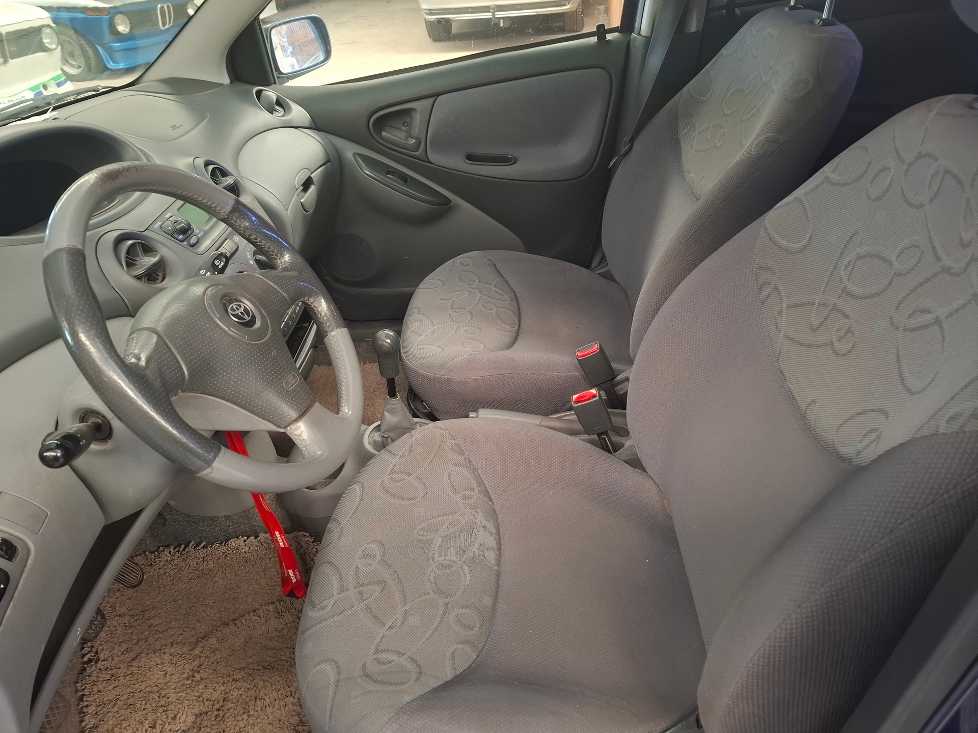 TOYOTA Yaris 1.0 Linea Luna-image-3