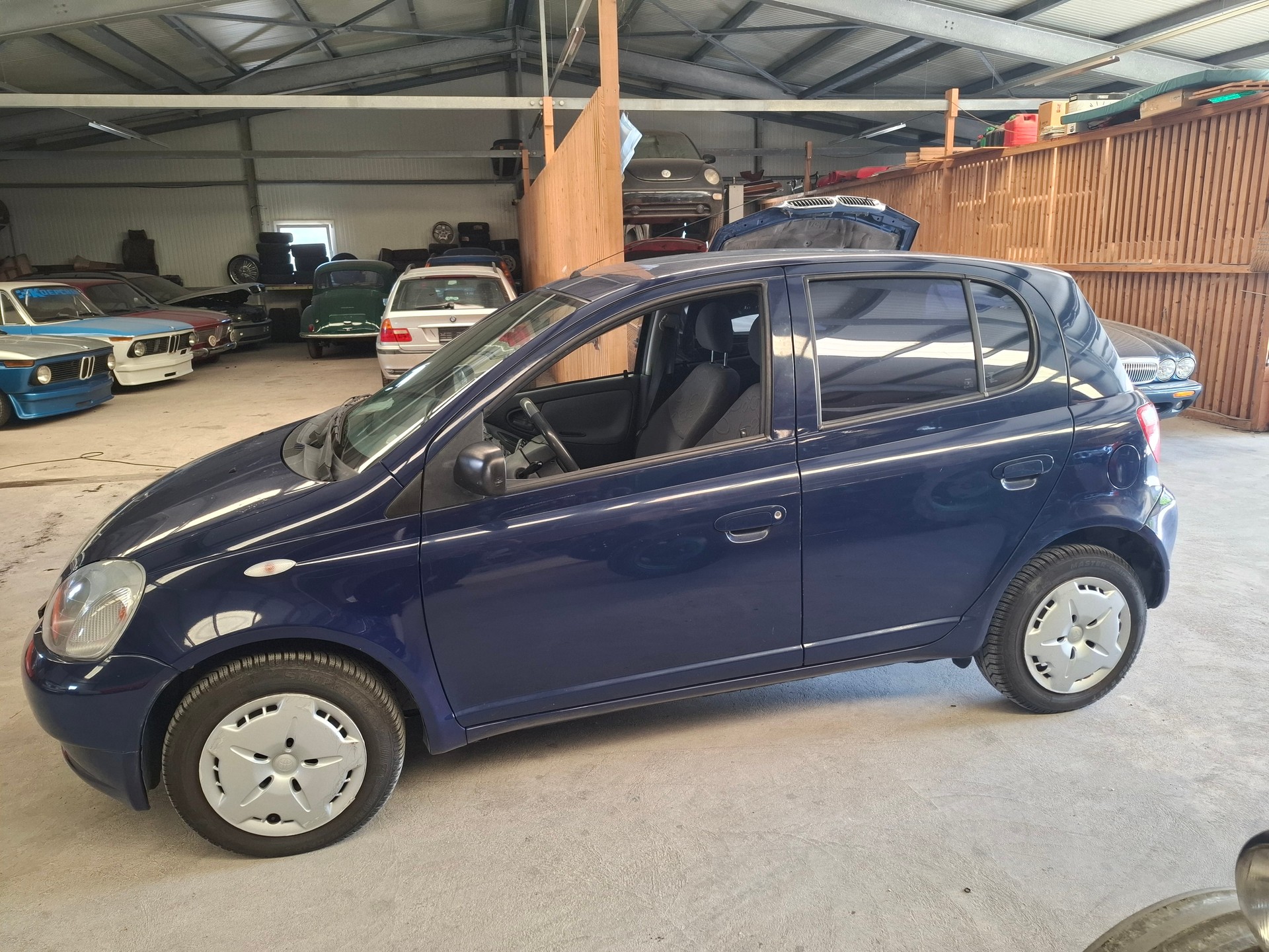 TOYOTA Yaris 1.0 Linea Luna-image-2