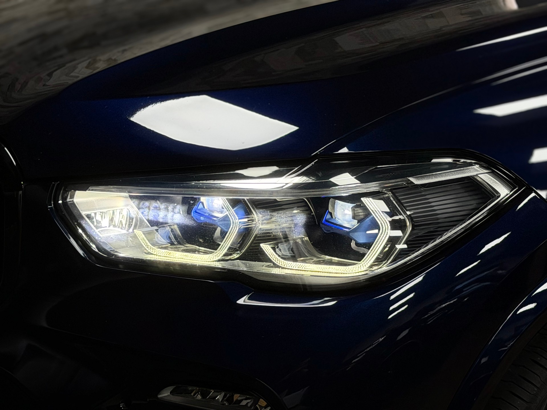 BMW X5 xDrive 48V 40d M Sport Steptronic-image-7