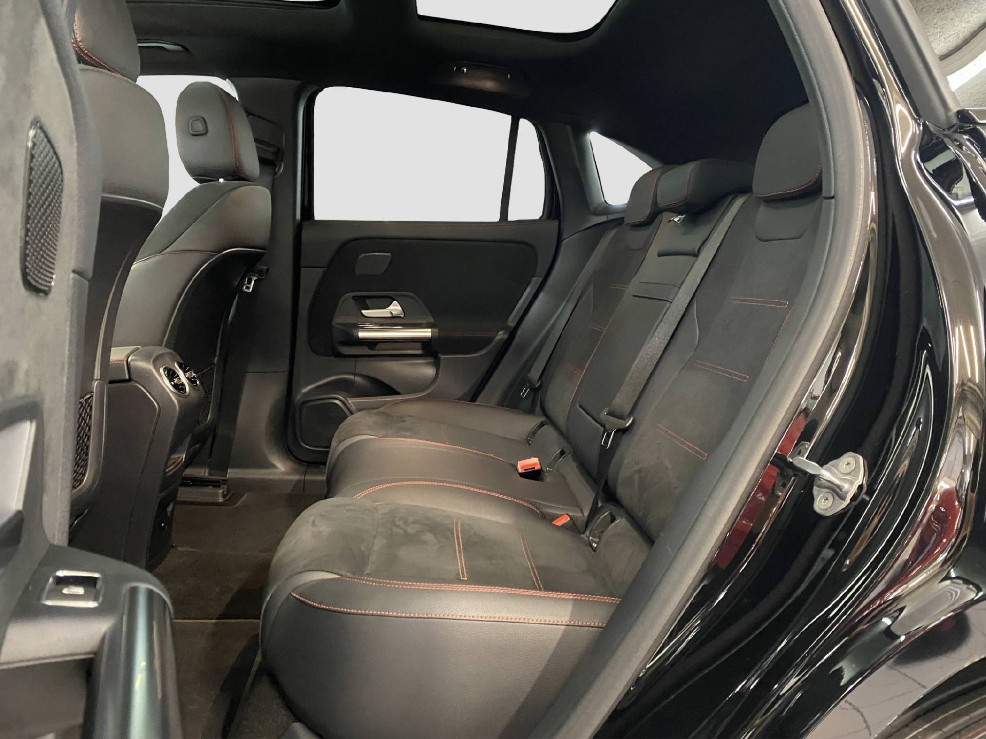 MERCEDES-BENZ EQA 350 AMG Line 4MATIC-image-11