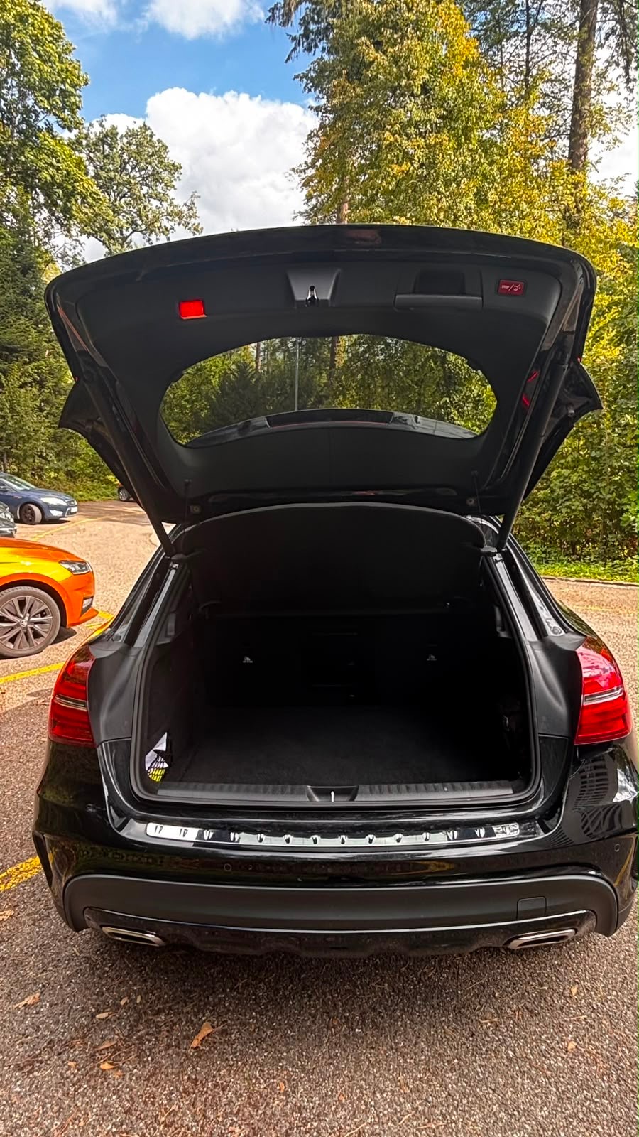 MERCEDES-BENZ GLA 250 AMG Line 4m-image-4