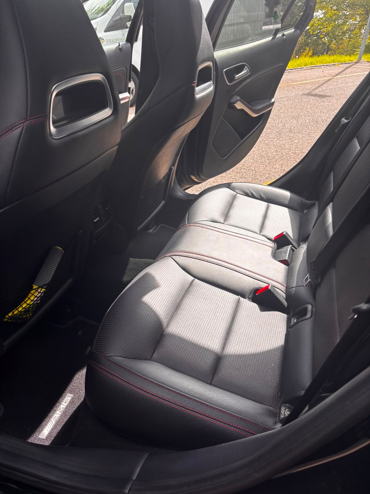 MERCEDES-BENZ GLA 250 AMG Line 4m-image-5