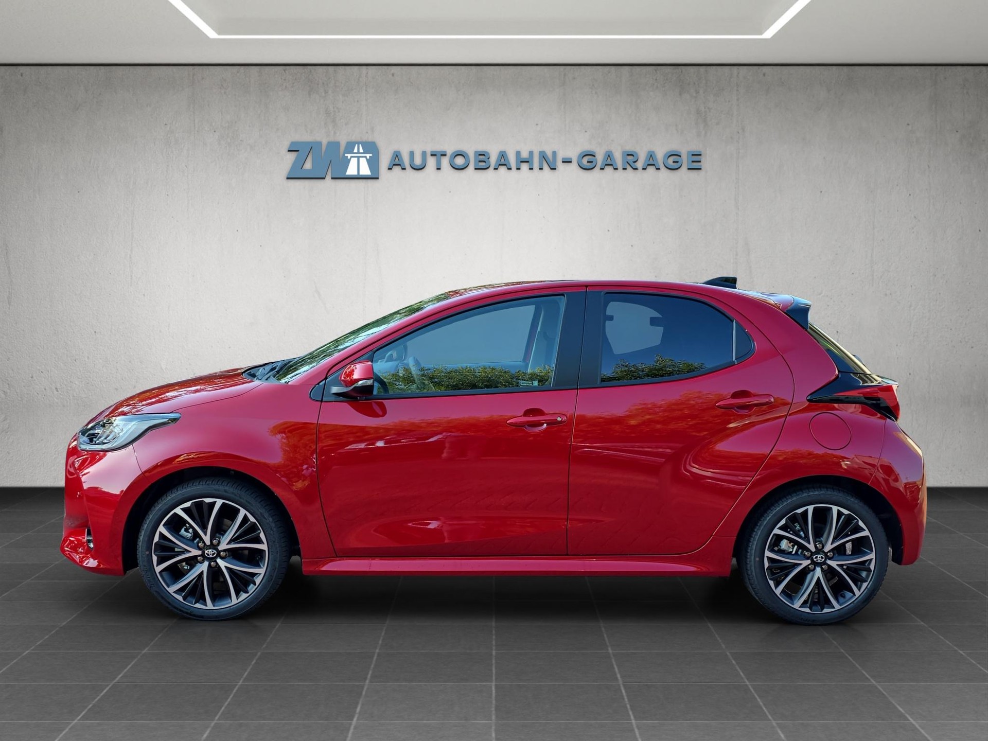 TOYOTA Yaris 1.5 VVT-i HSD Trend-image-1