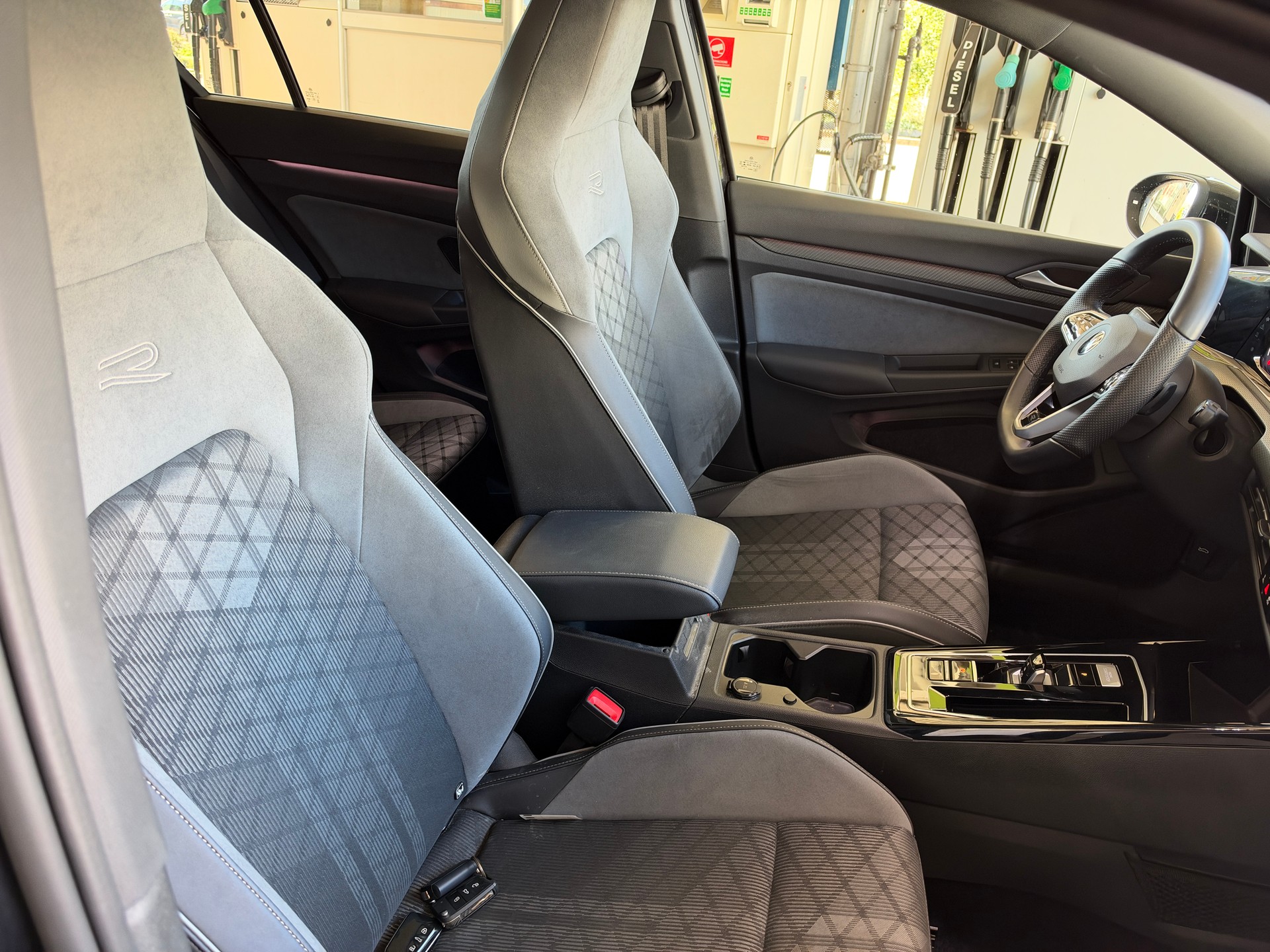 VW Golf 2.0 TSI R-Line DSG 4 Motion-image-13