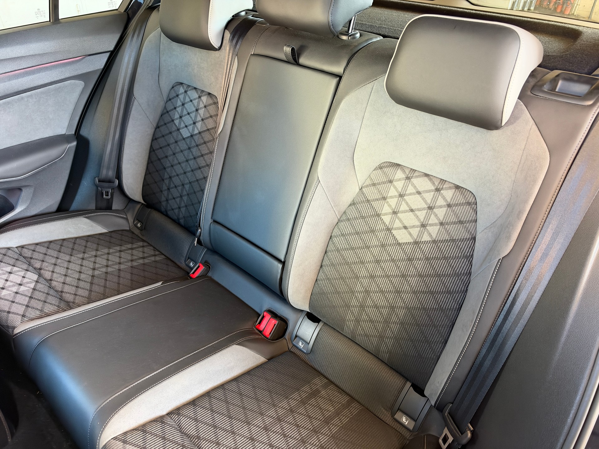 VW Golf 2.0 TSI R-Line DSG 4 Motion-image-11