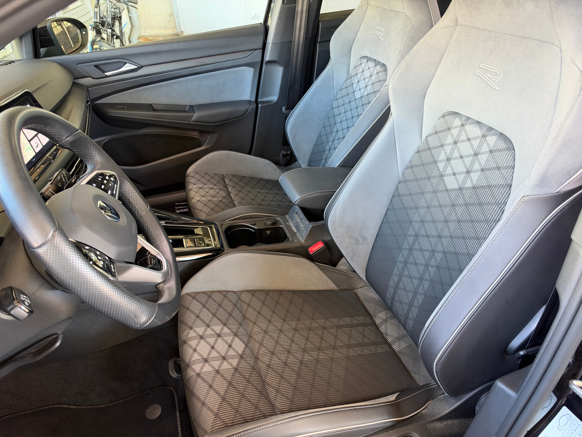 VW Golf 2.0 TSI R-Line DSG 4 Motion-image-9