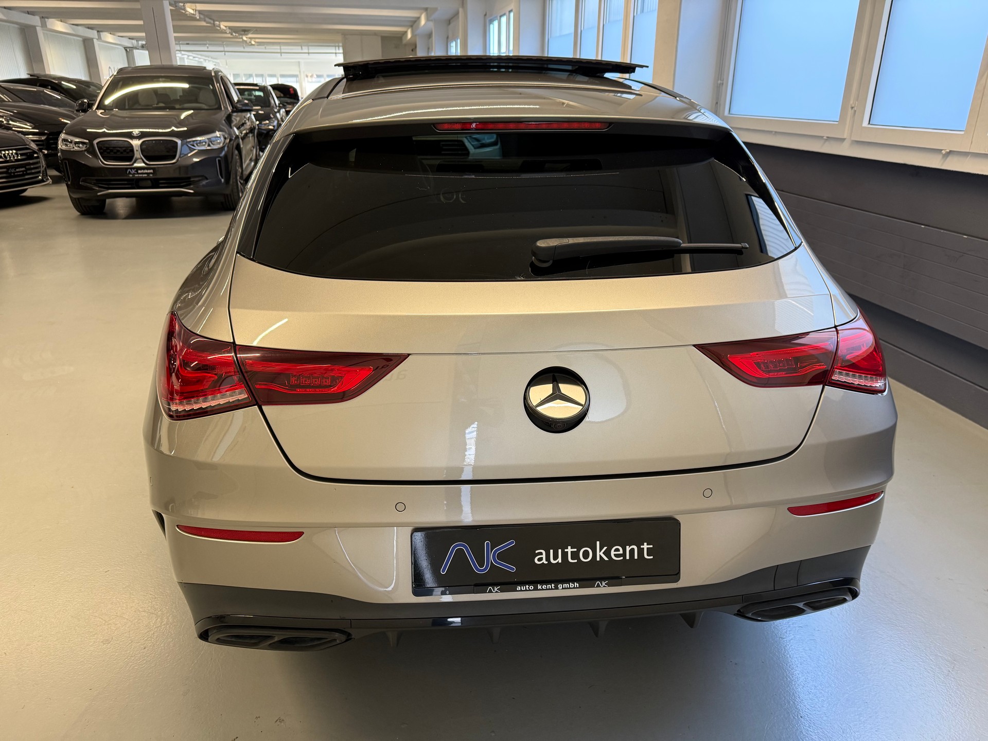 MERCEDES-BENZ CLA Shooting Brake 250 4Matic 7G-DCT AMG Line-image-4