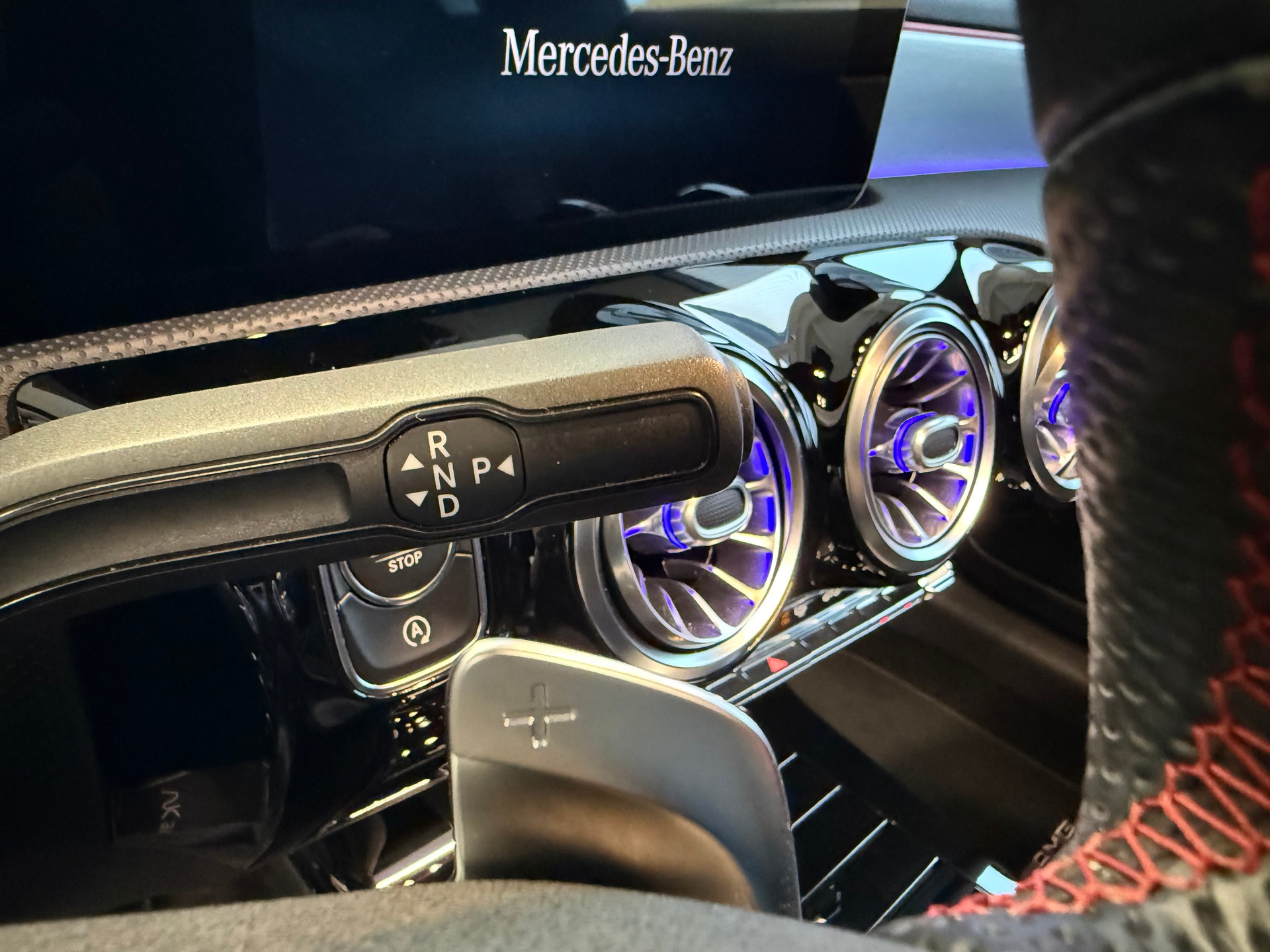 MERCEDES-BENZ CLA Shooting Brake 250 4Matic 7G-DCT AMG Line-image-8