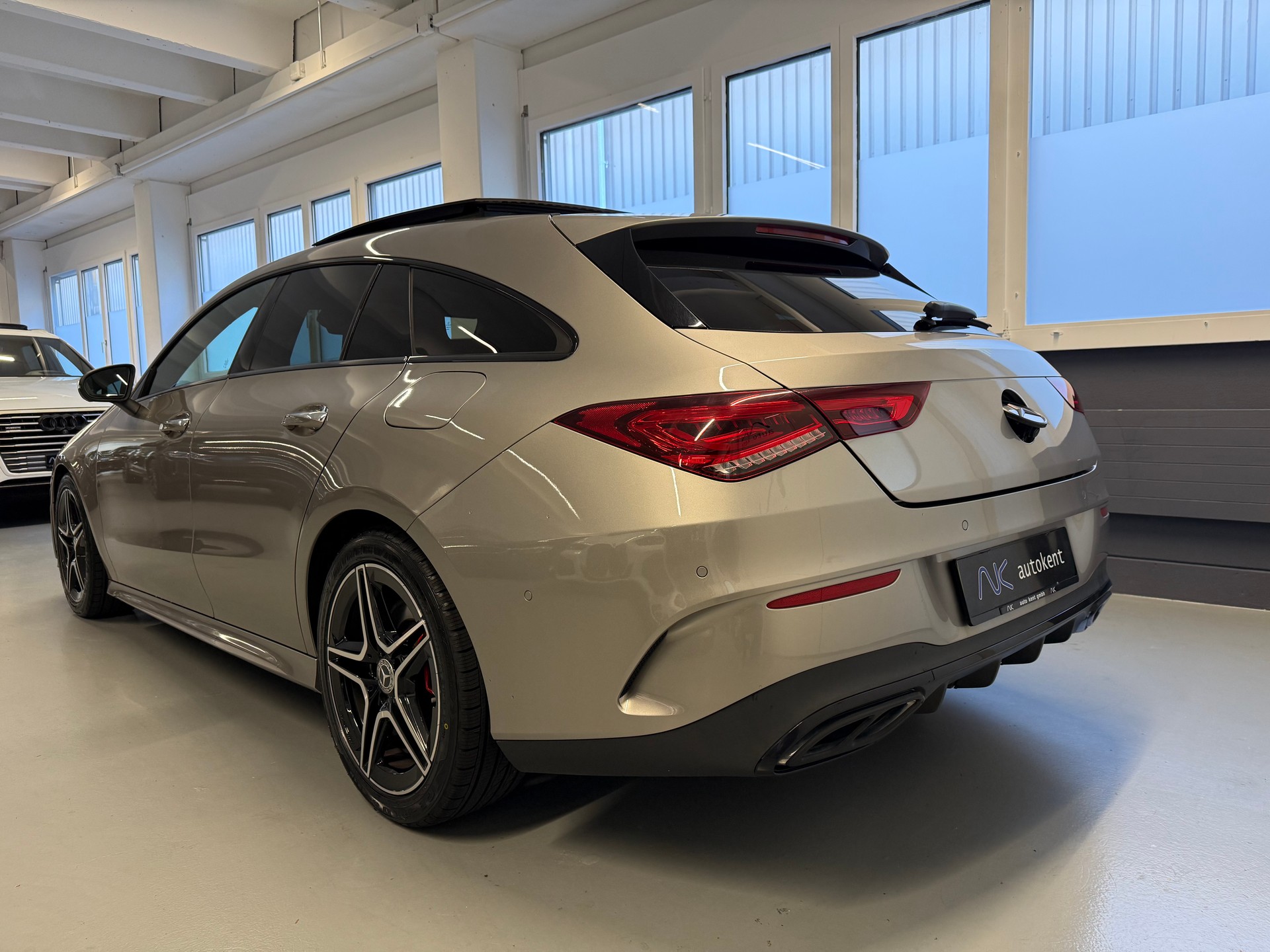 MERCEDES-BENZ CLA Shooting Brake 250 4Matic 7G-DCT AMG Line-image-3