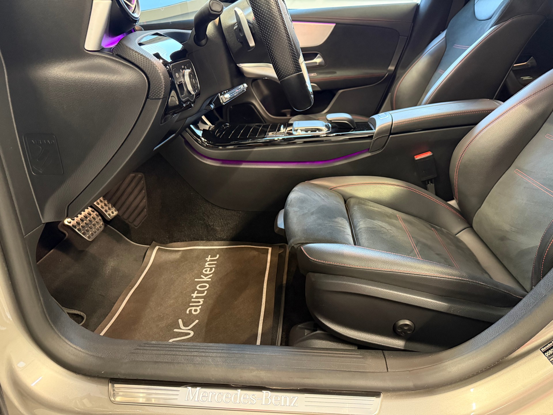 MERCEDES-BENZ CLA Shooting Brake 250 4Matic 7G-DCT AMG Line-image-14