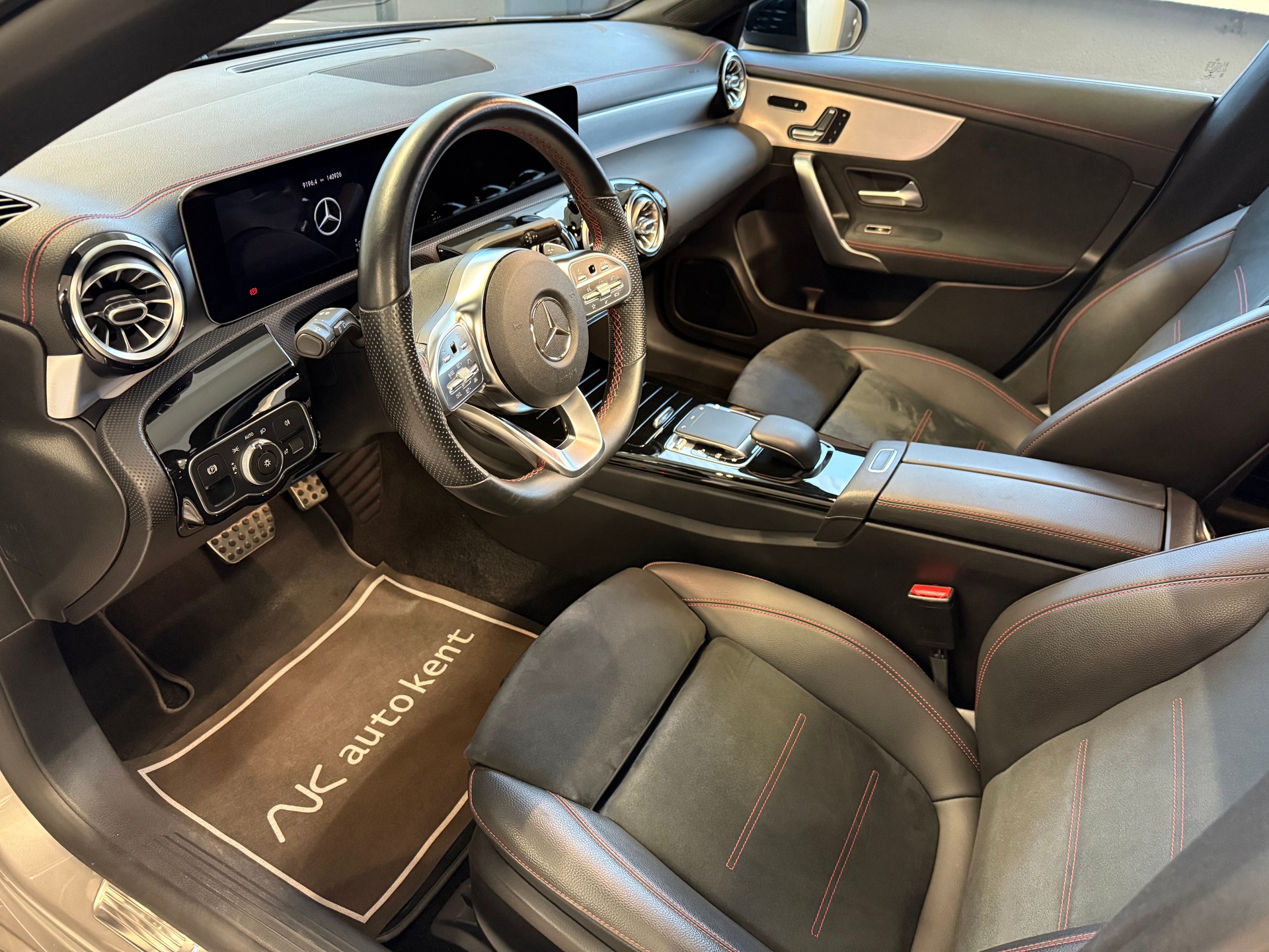 MERCEDES-BENZ CLA Shooting Brake 250 4Matic 7G-DCT AMG Line-image-6