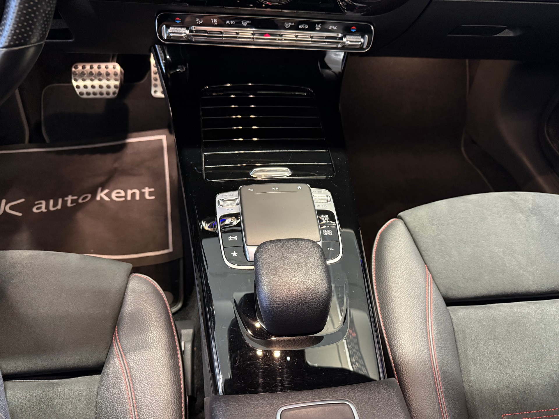 MERCEDES-BENZ CLA Shooting Brake 250 4Matic 7G-DCT AMG Line-image-11