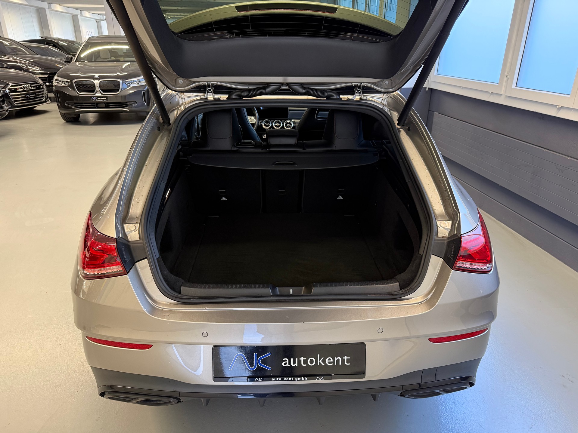 MERCEDES-BENZ CLA Shooting Brake 250 4Matic 7G-DCT AMG Line-image-5