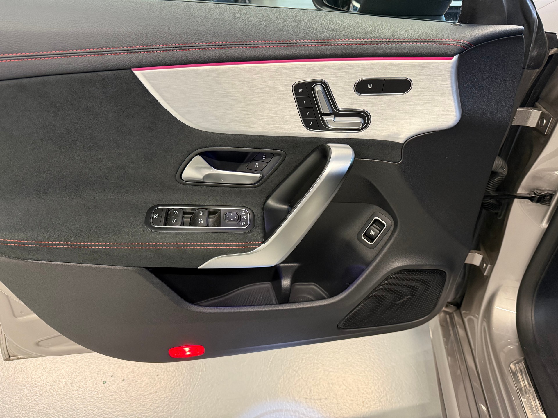 MERCEDES-BENZ CLA Shooting Brake 250 4Matic 7G-DCT AMG Line-image-13