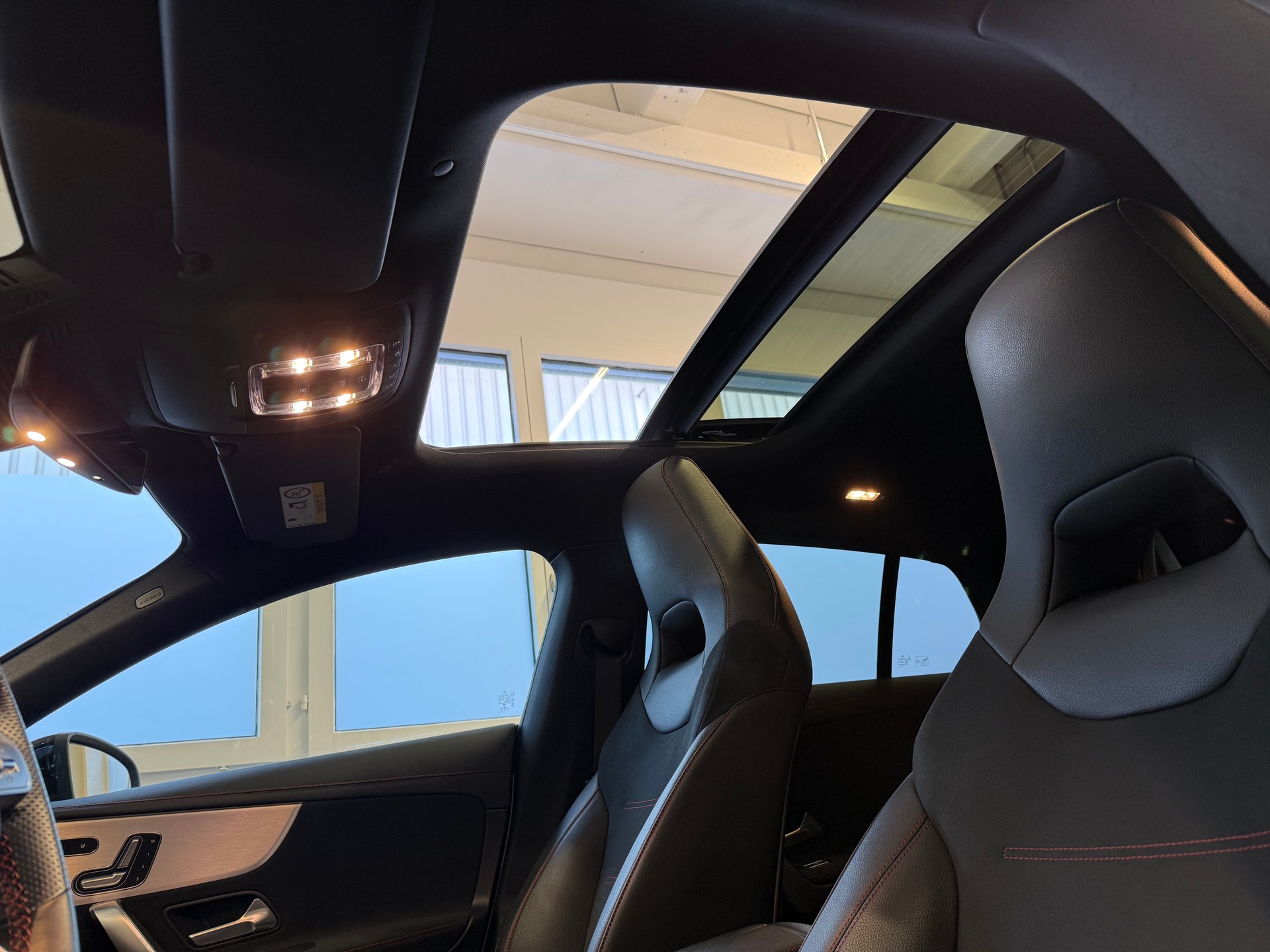 MERCEDES-BENZ CLA Shooting Brake 250 4Matic 7G-DCT AMG Line-image-16