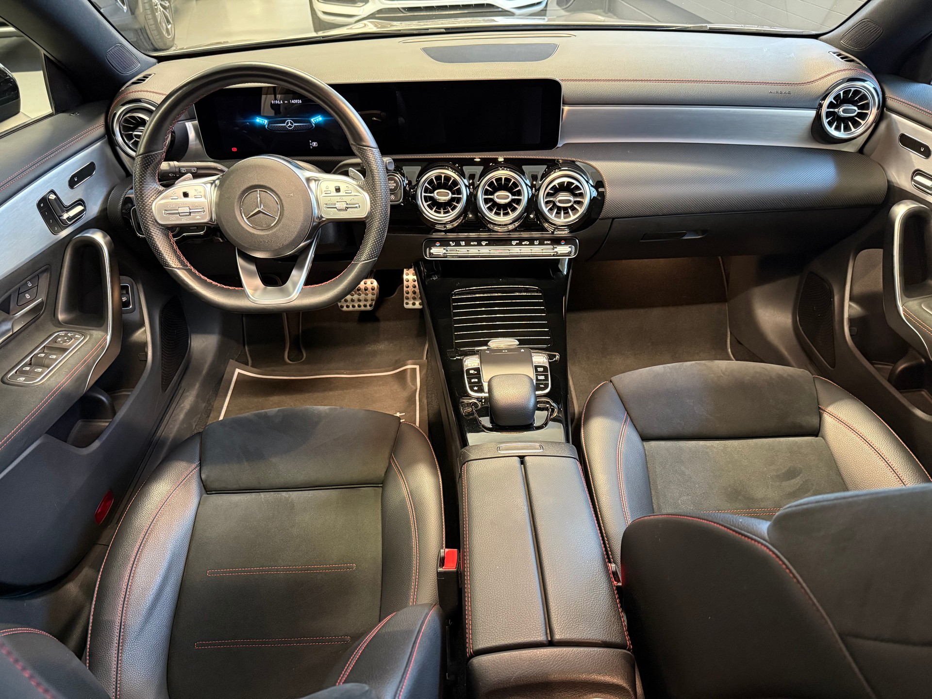 MERCEDES-BENZ CLA Shooting Brake 250 4Matic 7G-DCT AMG Line-image-18