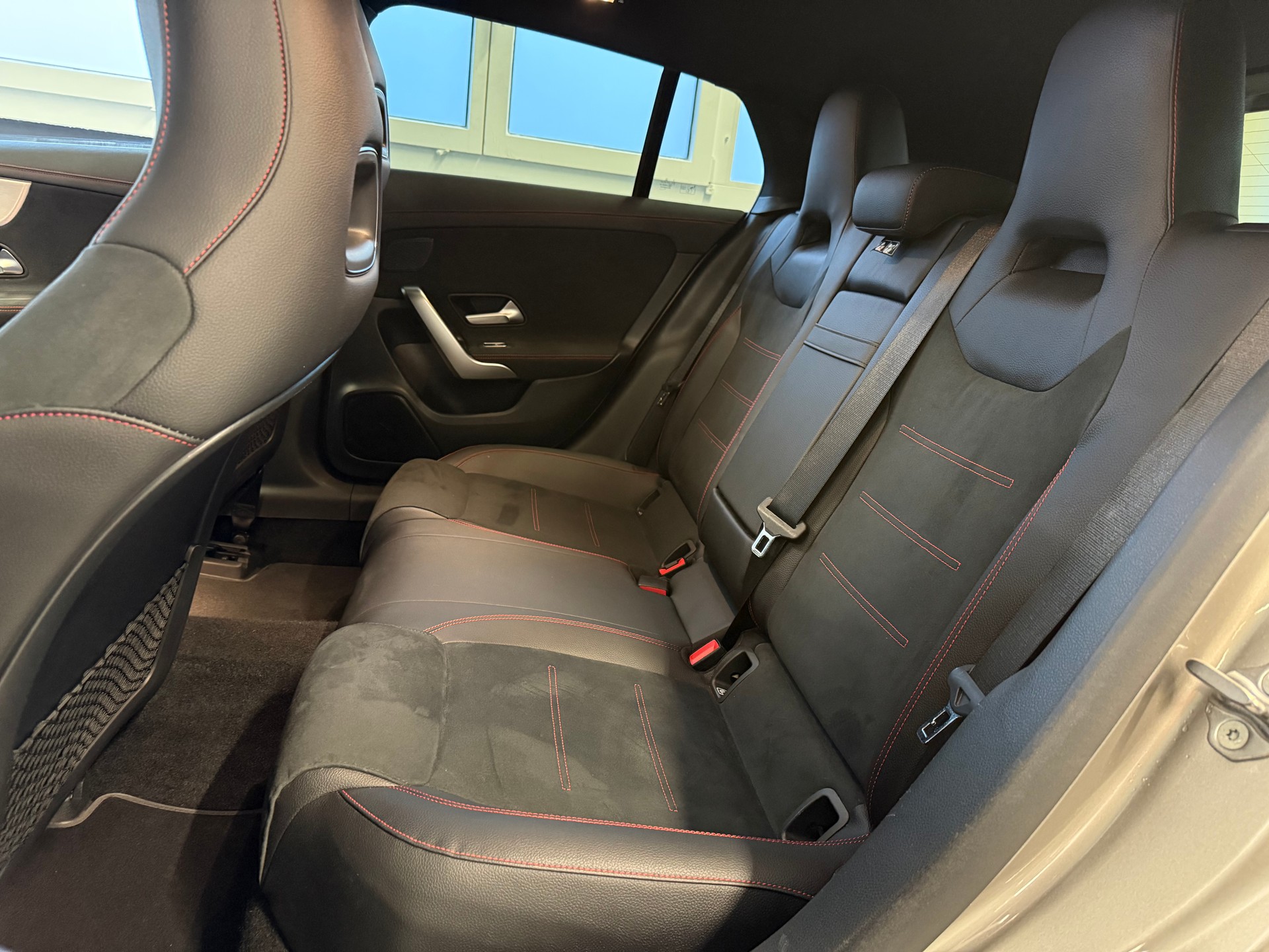 MERCEDES-BENZ CLA Shooting Brake 250 4Matic 7G-DCT AMG Line-image-20