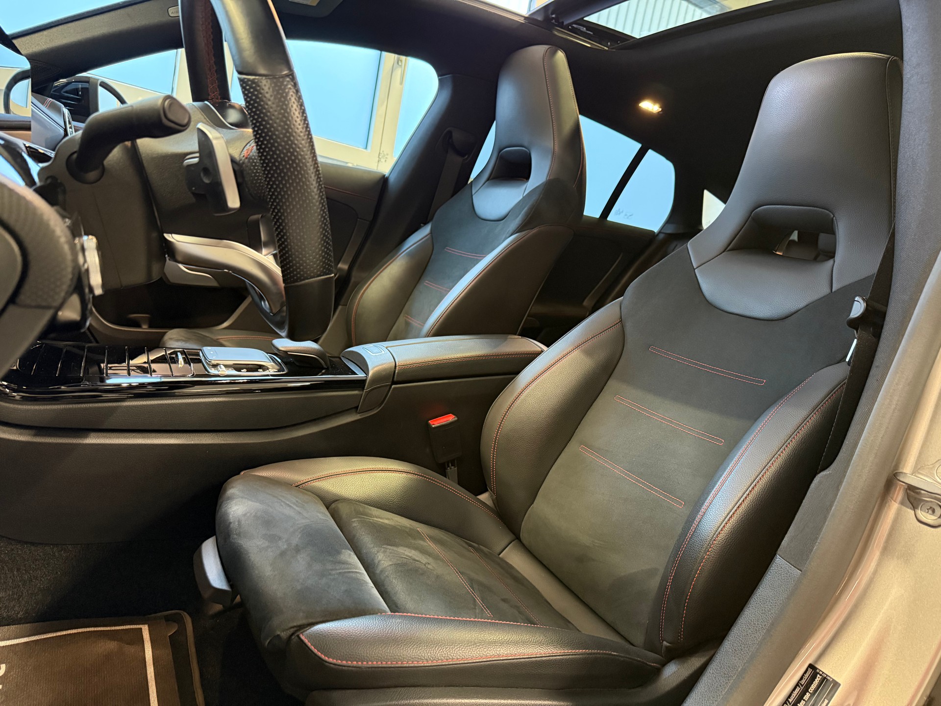MERCEDES-BENZ CLA Shooting Brake 250 4Matic 7G-DCT AMG Line-image-15
