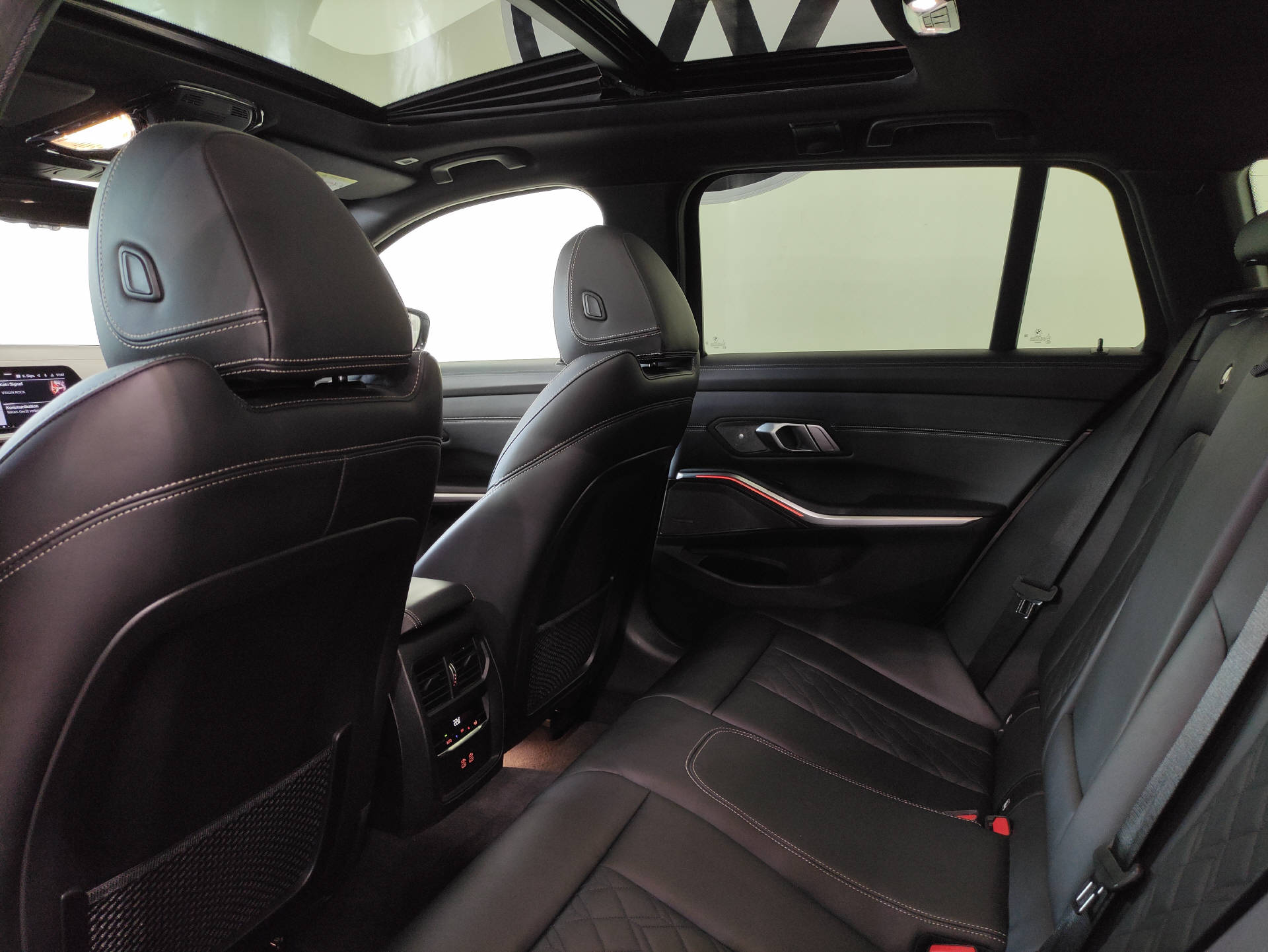 BMW-ALPINA B3 Touring 3.0 Biturbo 4x4-image-17
