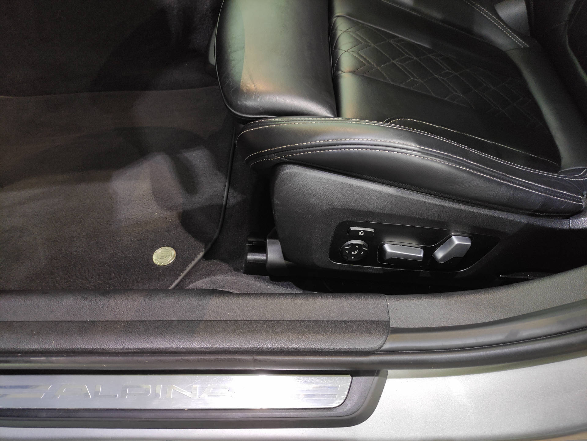 BMW-ALPINA B3 Touring 3.0 Biturbo 4x4-image-7