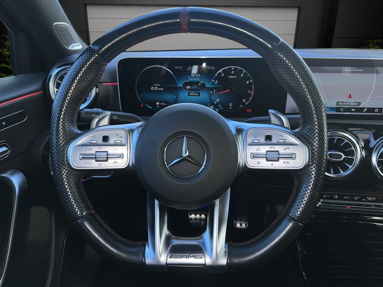 MERCEDES-BENZ A 35 AMG 4Matic-image-11