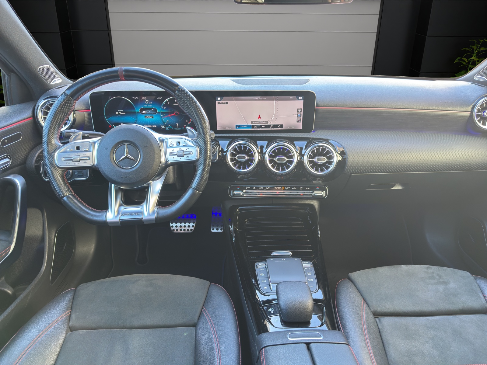MERCEDES-BENZ A 35 AMG 4Matic-image-8