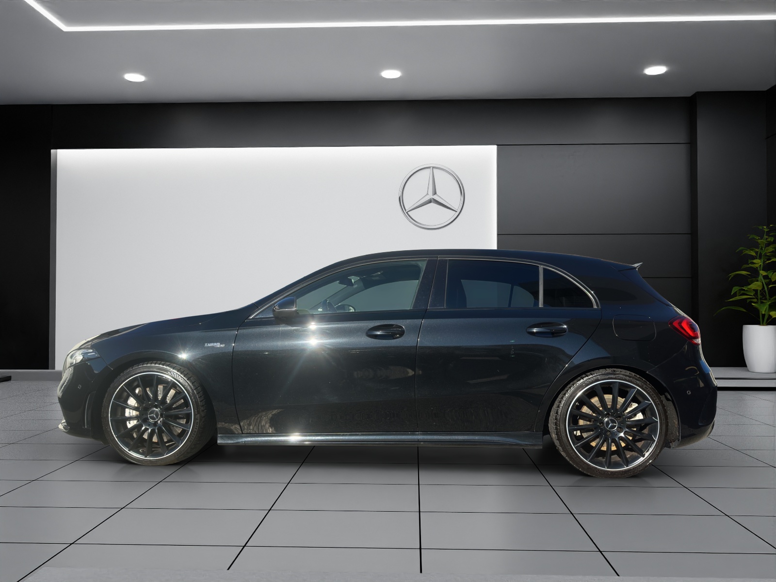 MERCEDES-BENZ A 35 AMG 4Matic-image-2