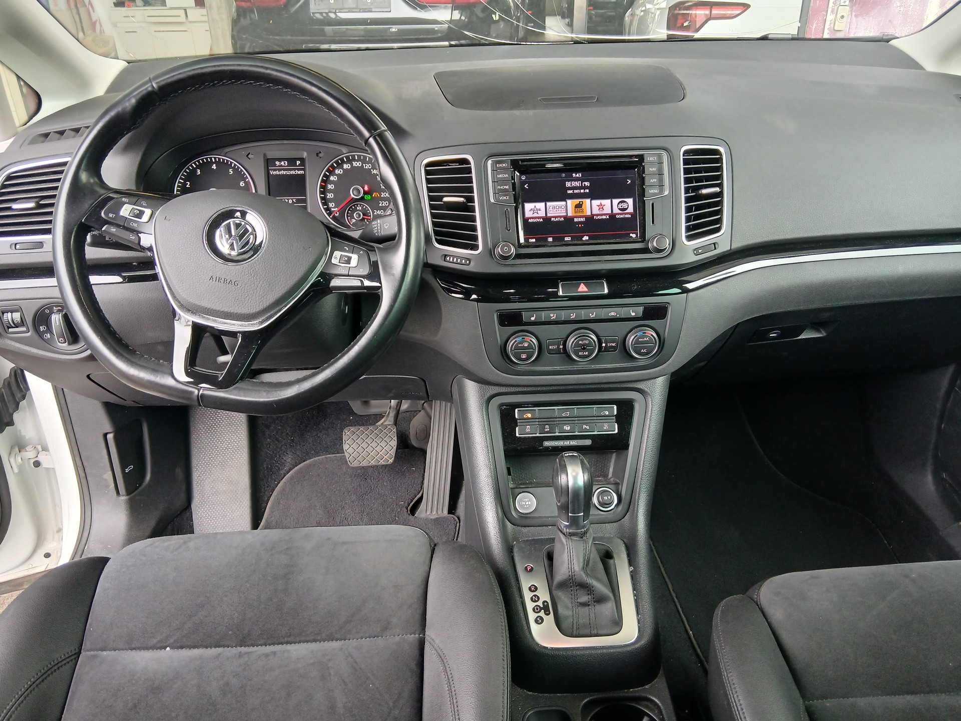 VW Sharan 1.4 TSI BlMT Highline DSG 7 plätze-image-9
