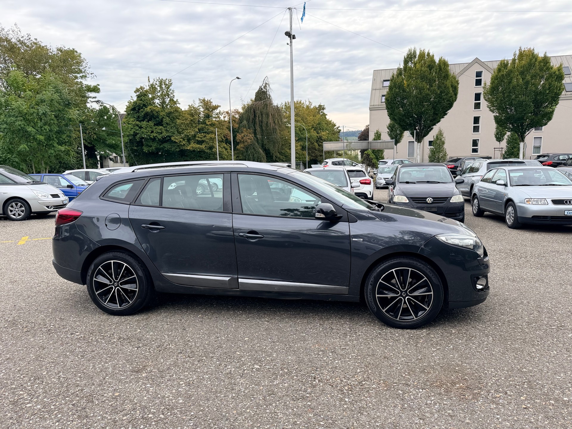 RENAULT Mégane Grandtour 1.5 dCi Dynamique EDC-image-3