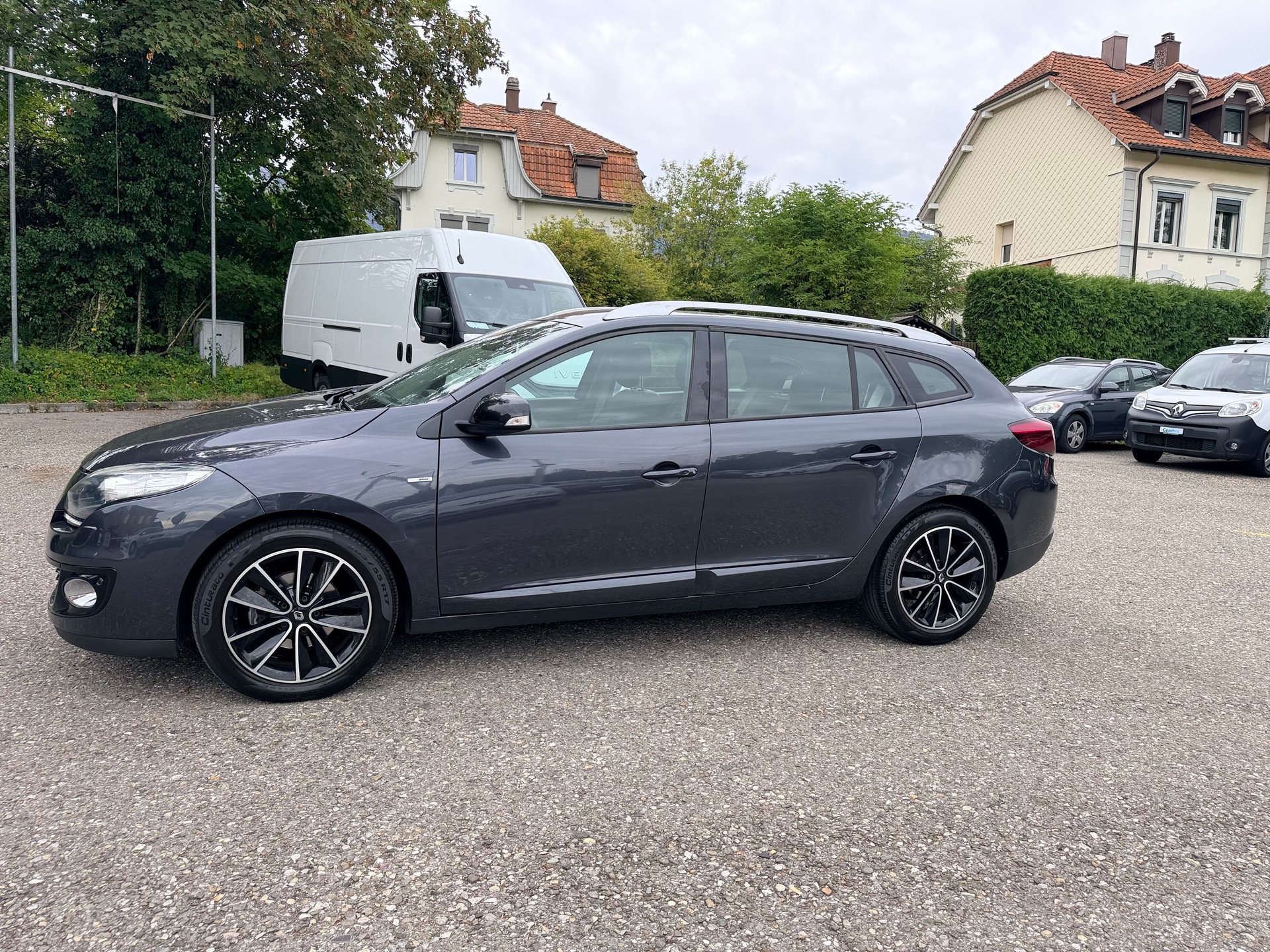RENAULT Mégane Grandtour 1.5 dCi Dynamique EDC-image-2