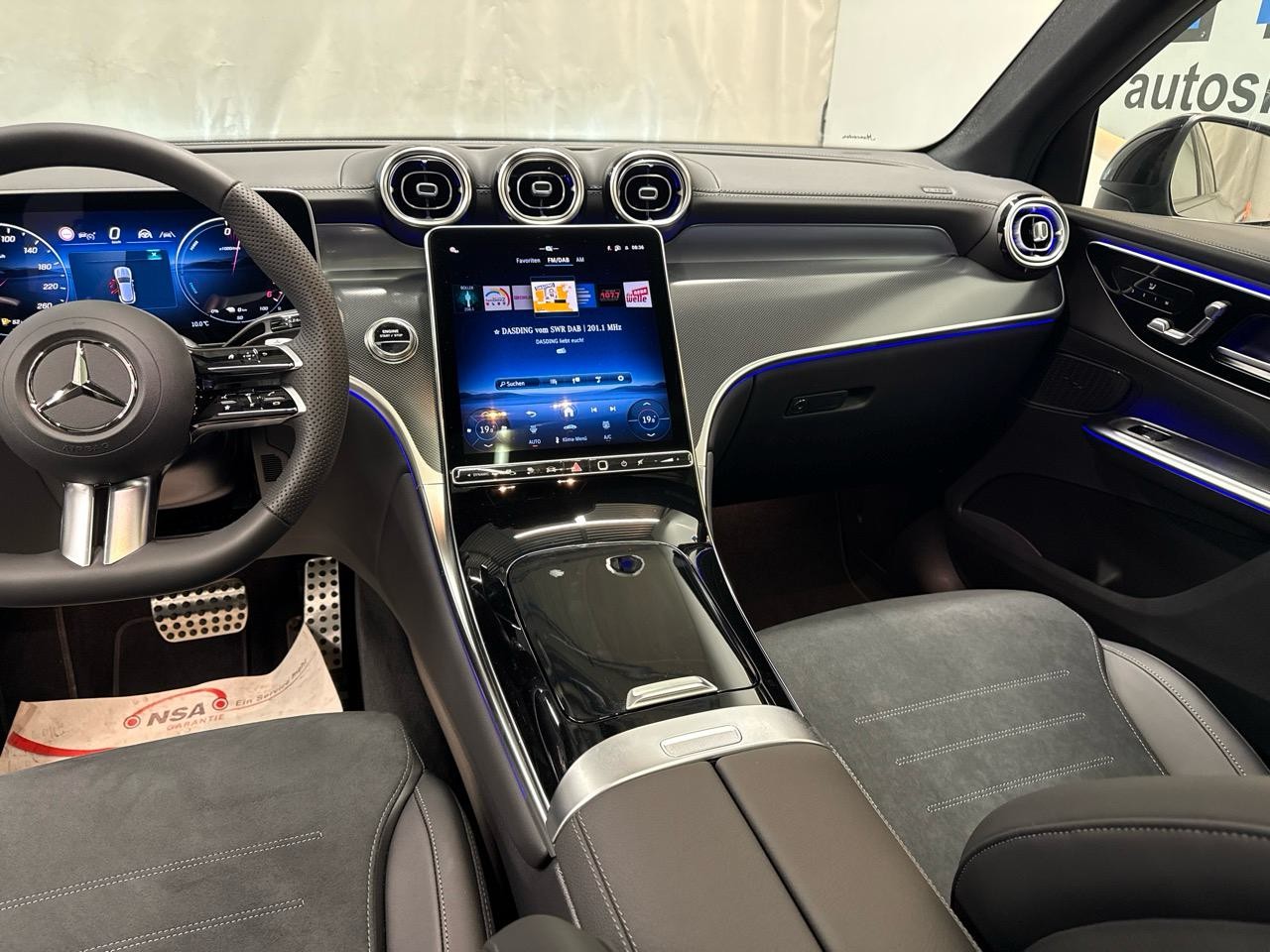 MERCEDES-BENZ GLC 300 de 4Matic AMG 9G-Tronic-image-6