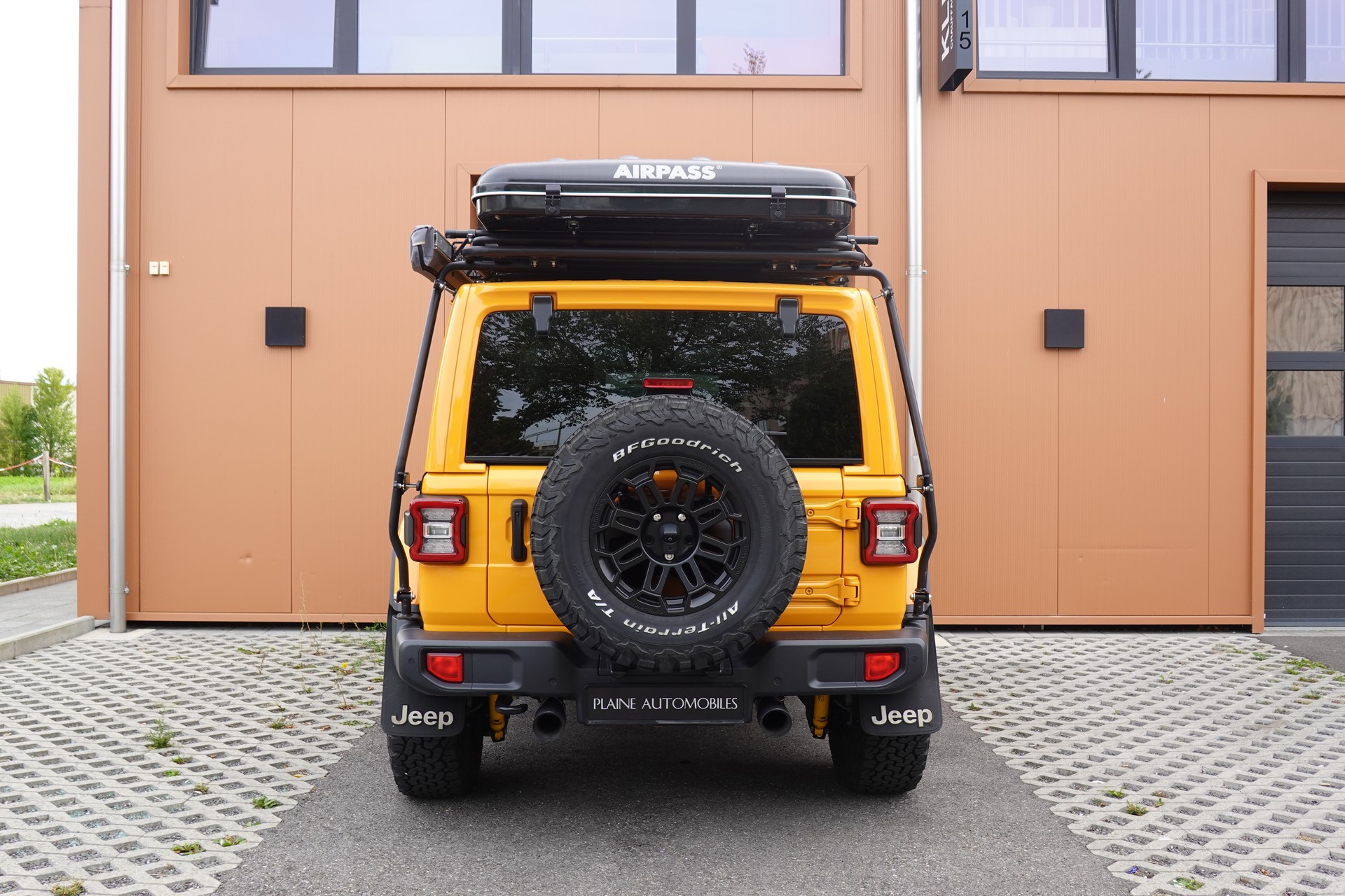 JEEP 2.0 Sahara - "Préparation complète Camping * CH Auto * Camera * Capteur avant/arrière * Intérieur Cuir"-image-8