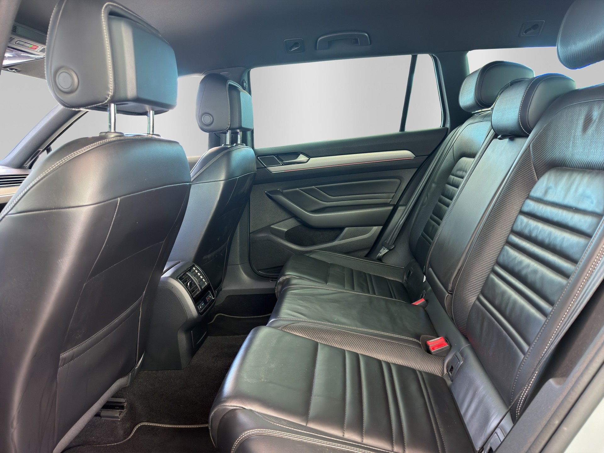 VW Passat 2.0 TDI BMT R-Line Edition 4Motion DSG-image-14