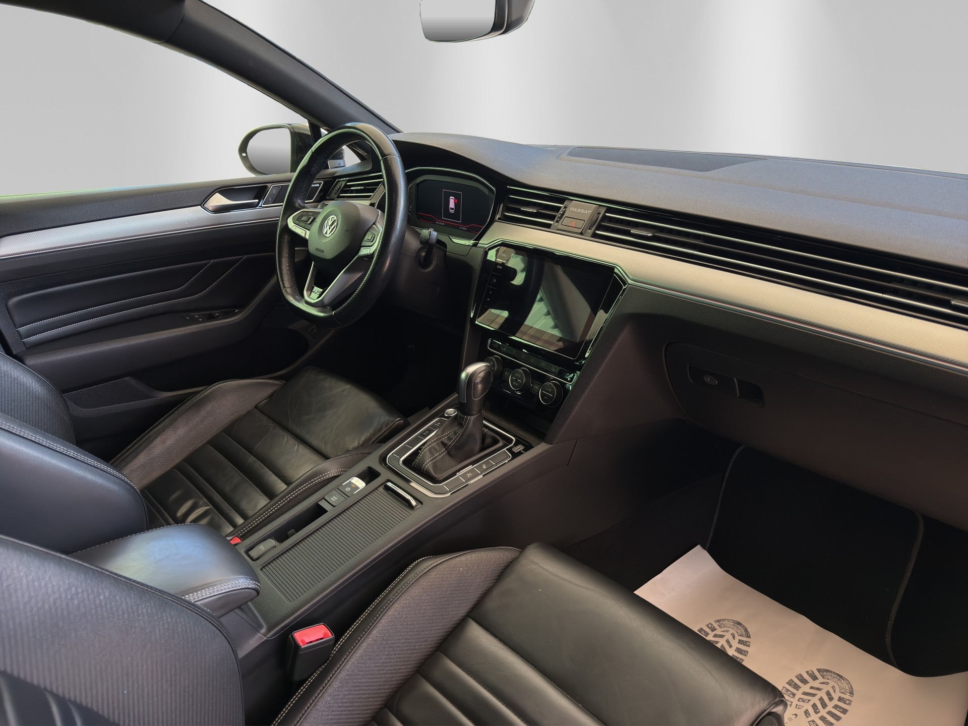 VW Passat 2.0 TDI BMT R-Line Edition 4Motion DSG-image-13