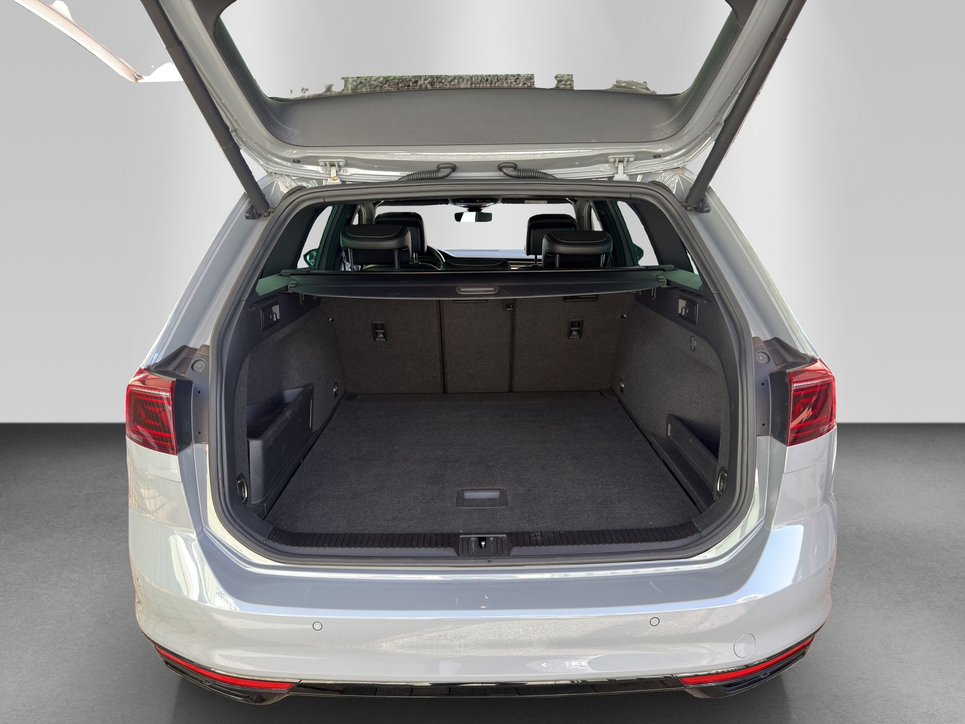 VW Passat 2.0 TDI BMT R-Line Edition 4Motion DSG-image-17