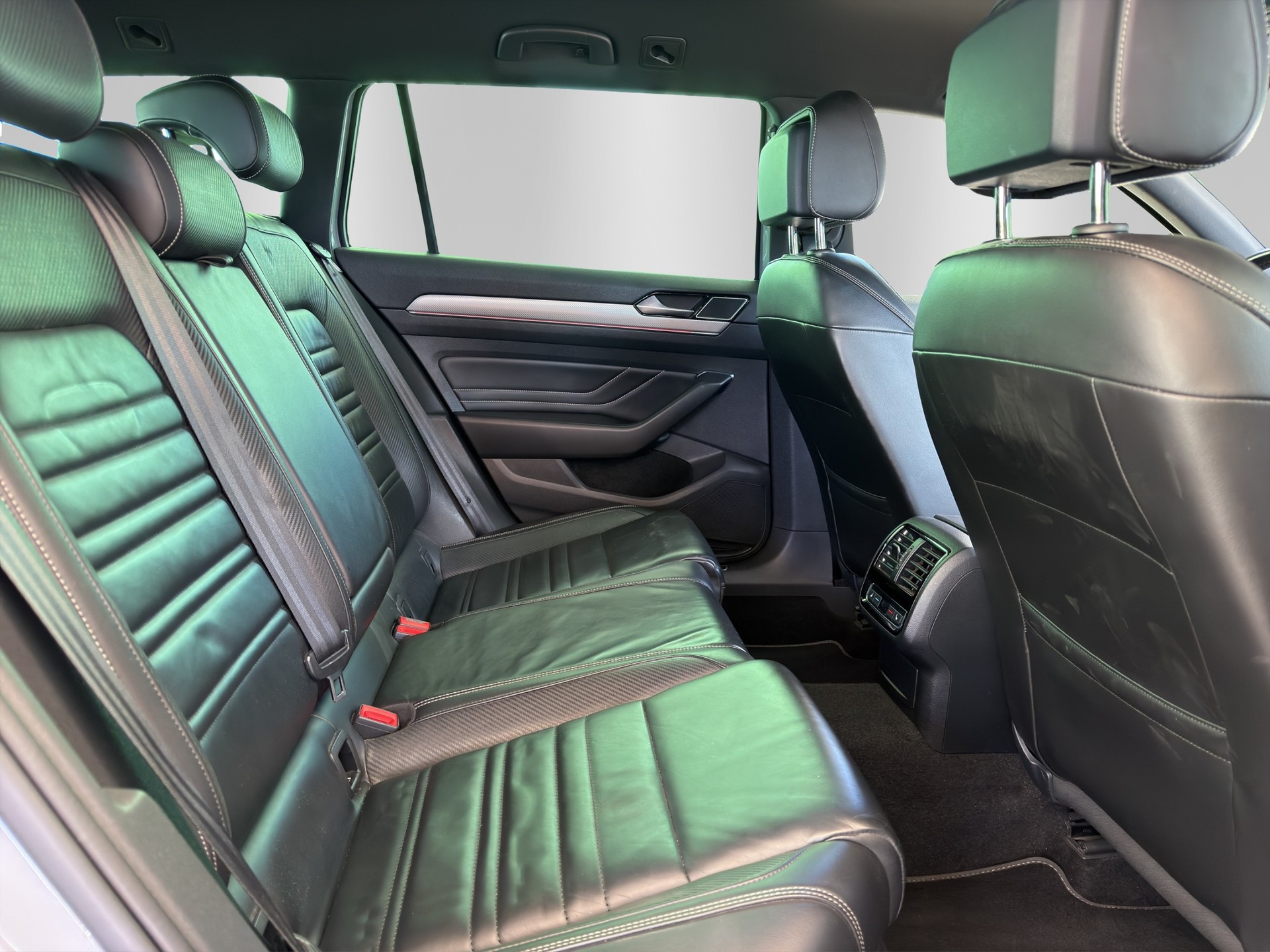 VW Passat 2.0 TDI BMT R-Line Edition 4Motion DSG-image-16