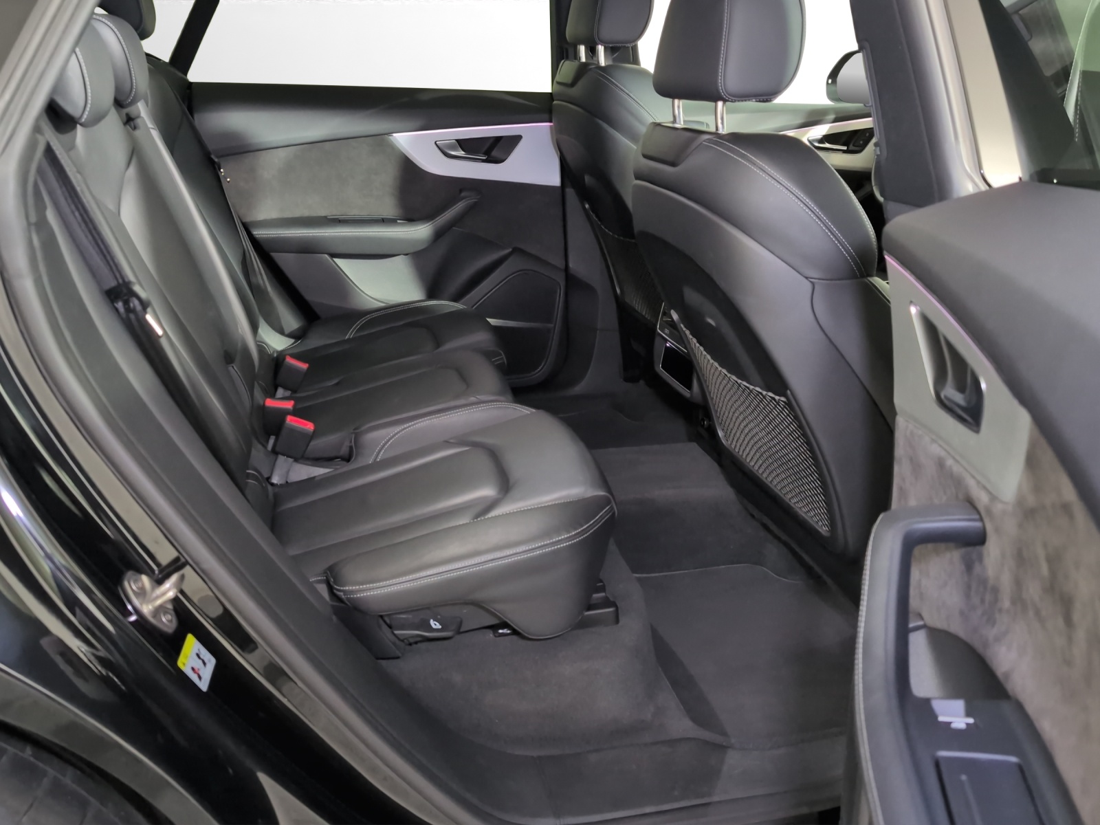 AUDI Q8 55 TFSI quattro tiptronic-image-8
