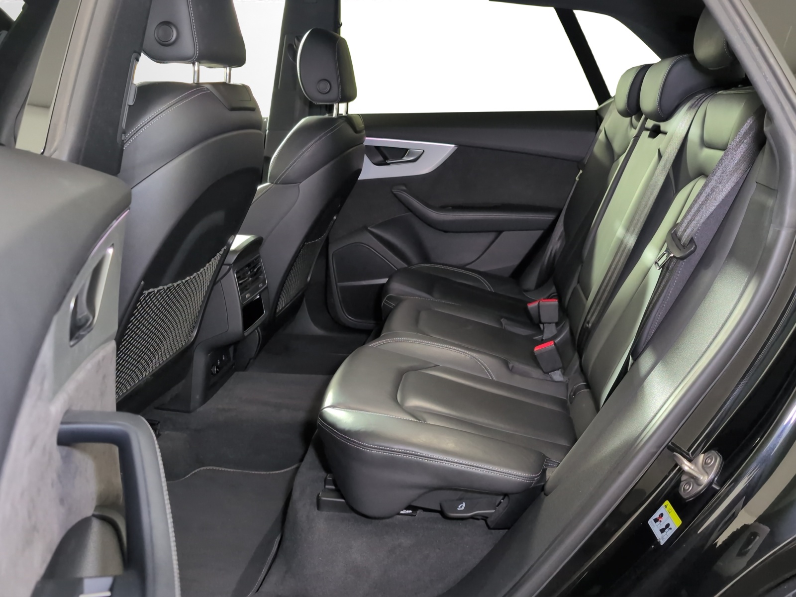 AUDI Q8 55 TFSI quattro tiptronic-image-7