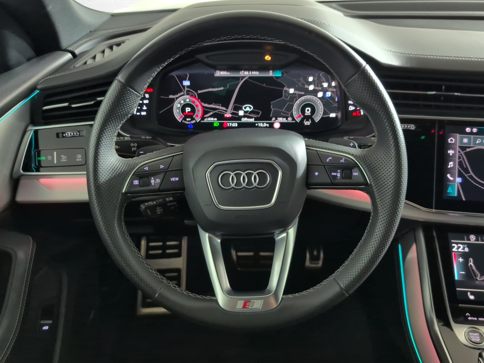 AUDI Q8 55 TFSI quattro tiptronic-image-10