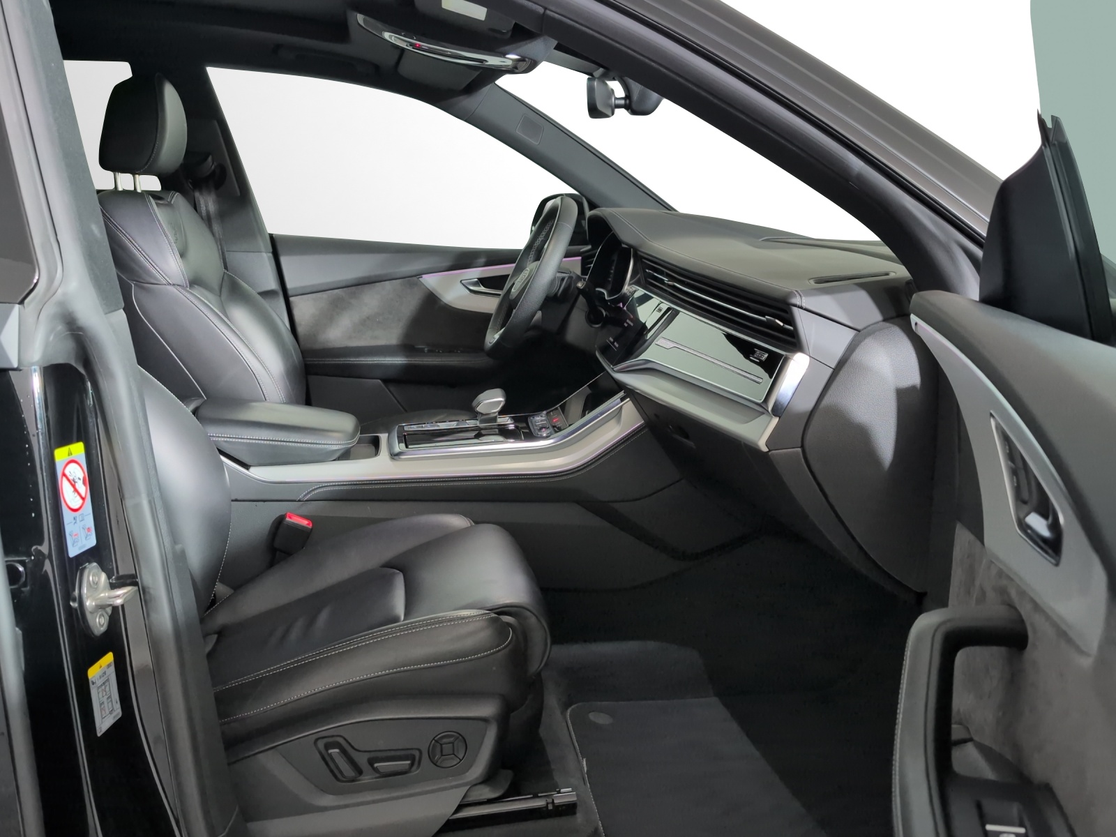 AUDI Q8 55 TFSI quattro tiptronic-image-6