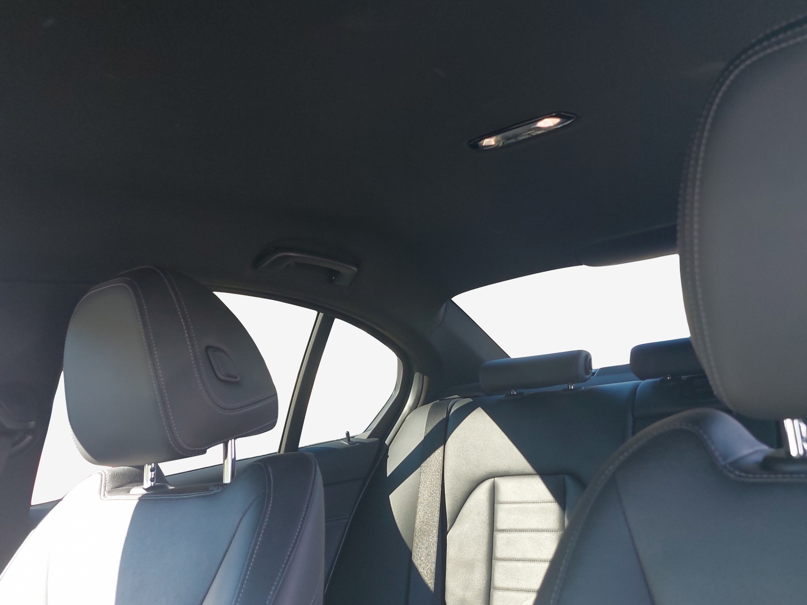 BMW 330e xDrive Steptronic-image-14