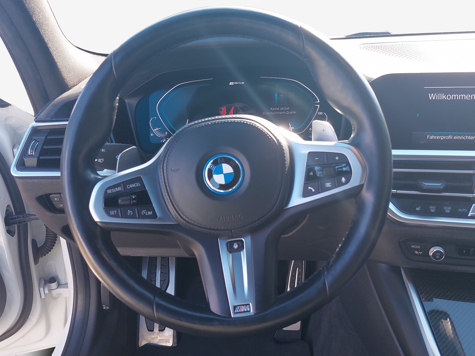 BMW 330e xDrive Steptronic-image-9