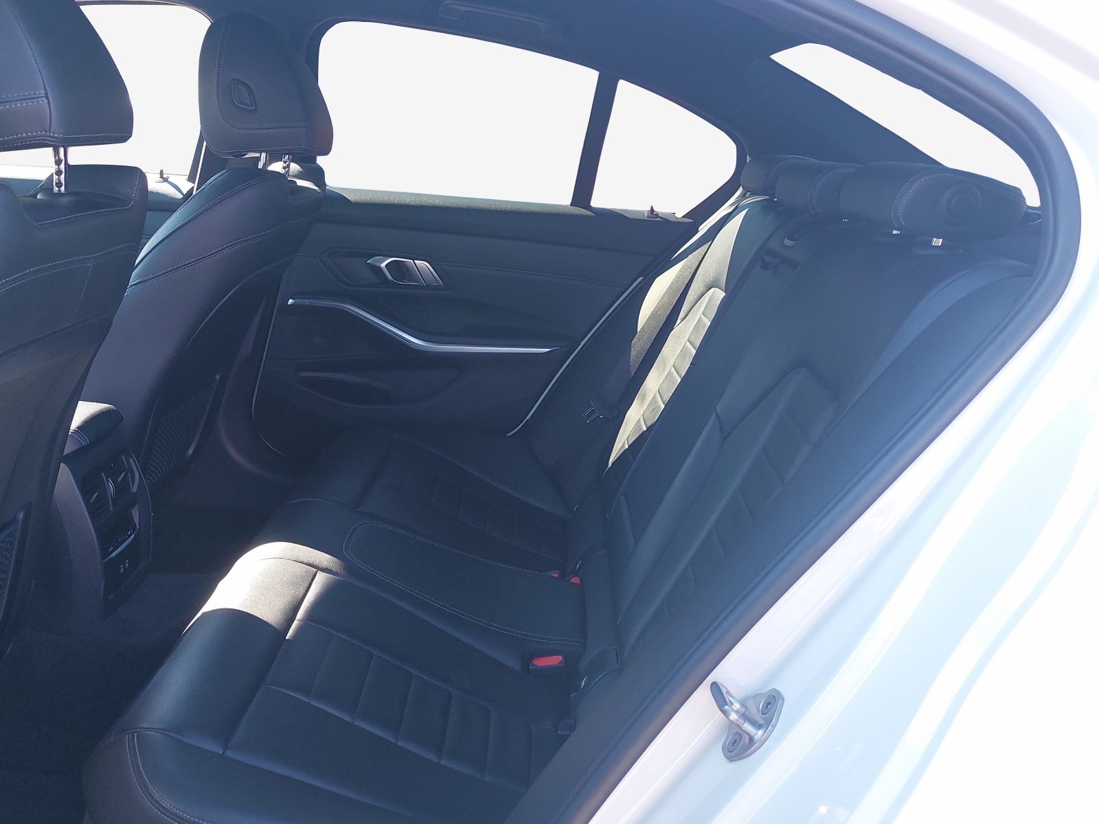 BMW 330e xDrive Steptronic-image-11