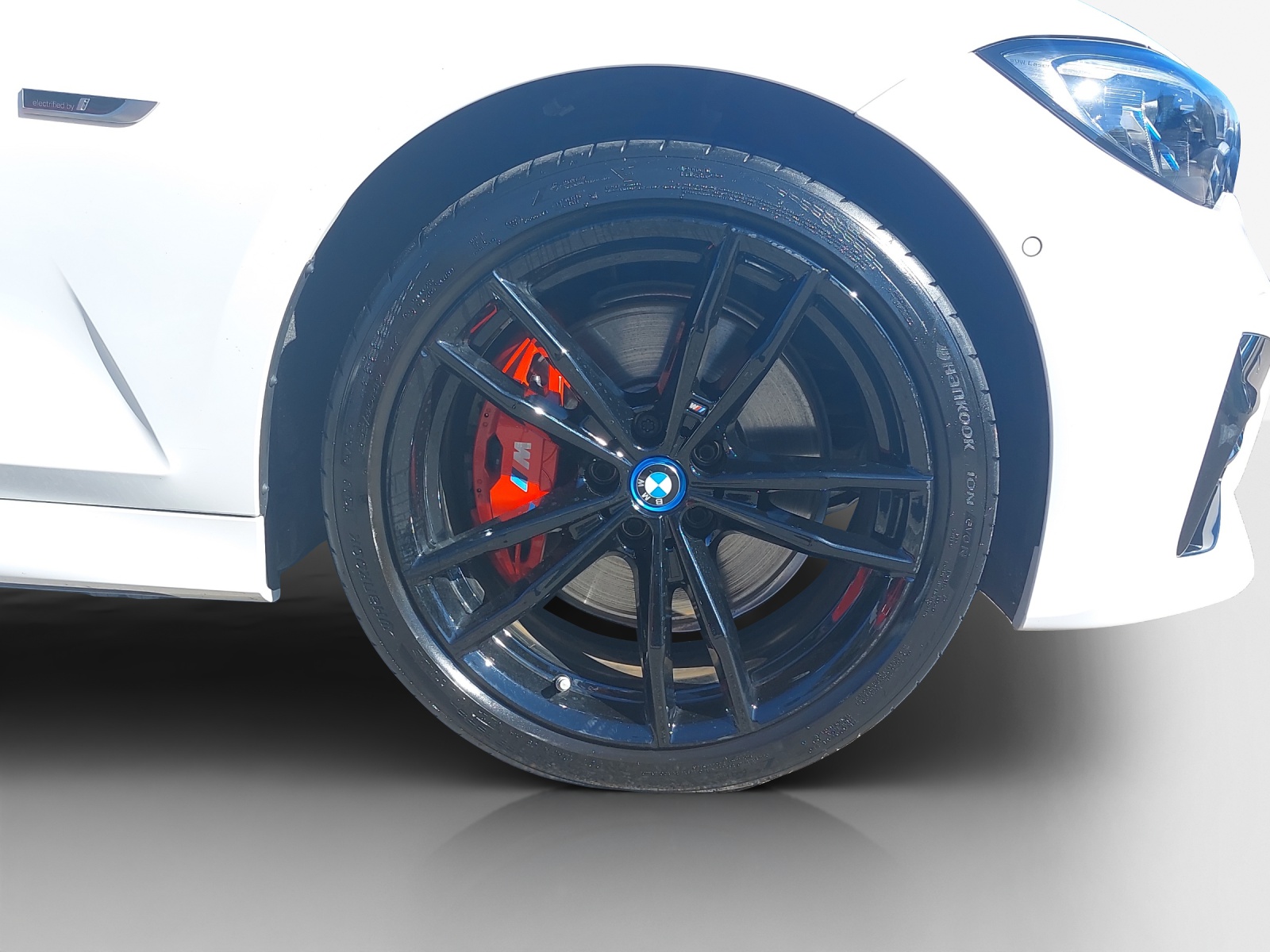 BMW 330e xDrive Steptronic-image-13