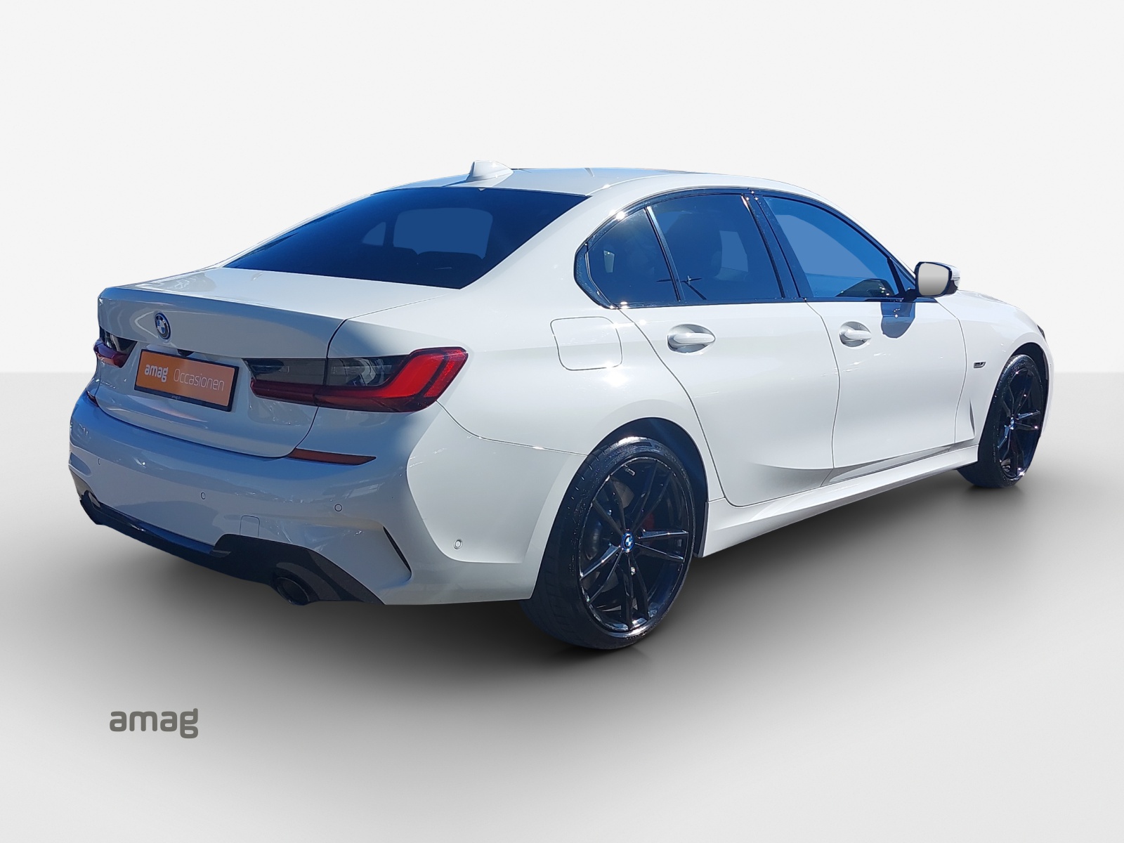 BMW 330e xDrive Steptronic-image-4